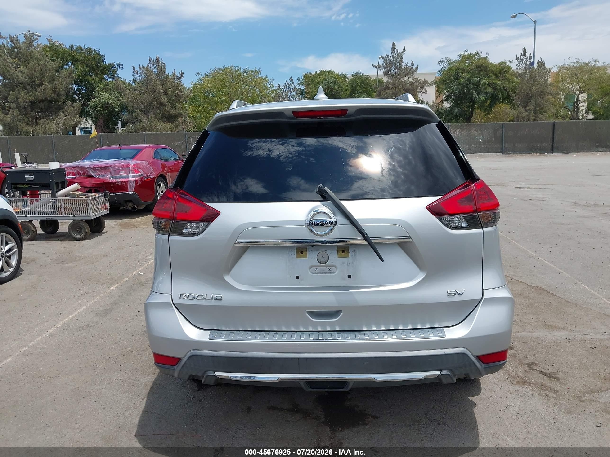 2018 Nissan Rogue Sv Silver vin: KNMAT2MT8JP605050