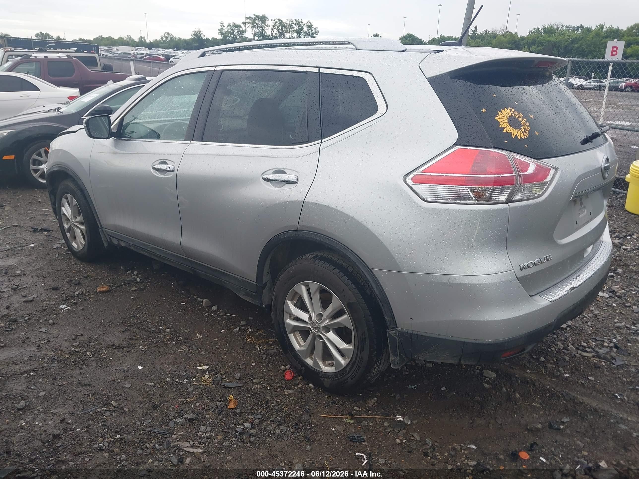 2015 Nissan Rogue Sv Silver vin: KNMAT2MT9FP511122