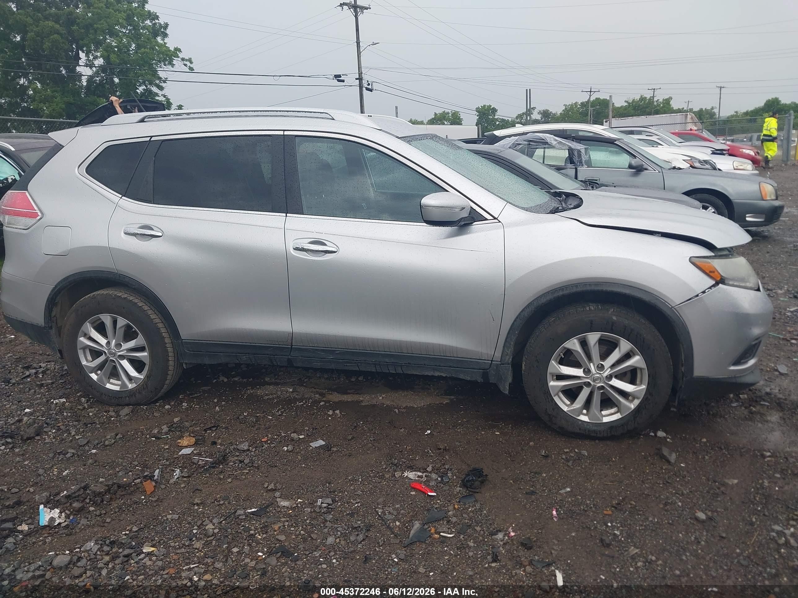 2015 Nissan Rogue Sv Silver vin: KNMAT2MT9FP511122