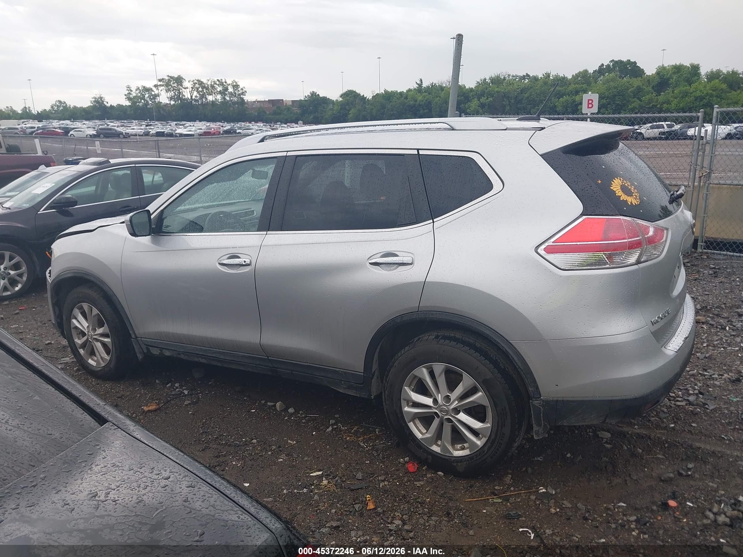 2015 Nissan Rogue Sv Silver vin: KNMAT2MT9FP511122