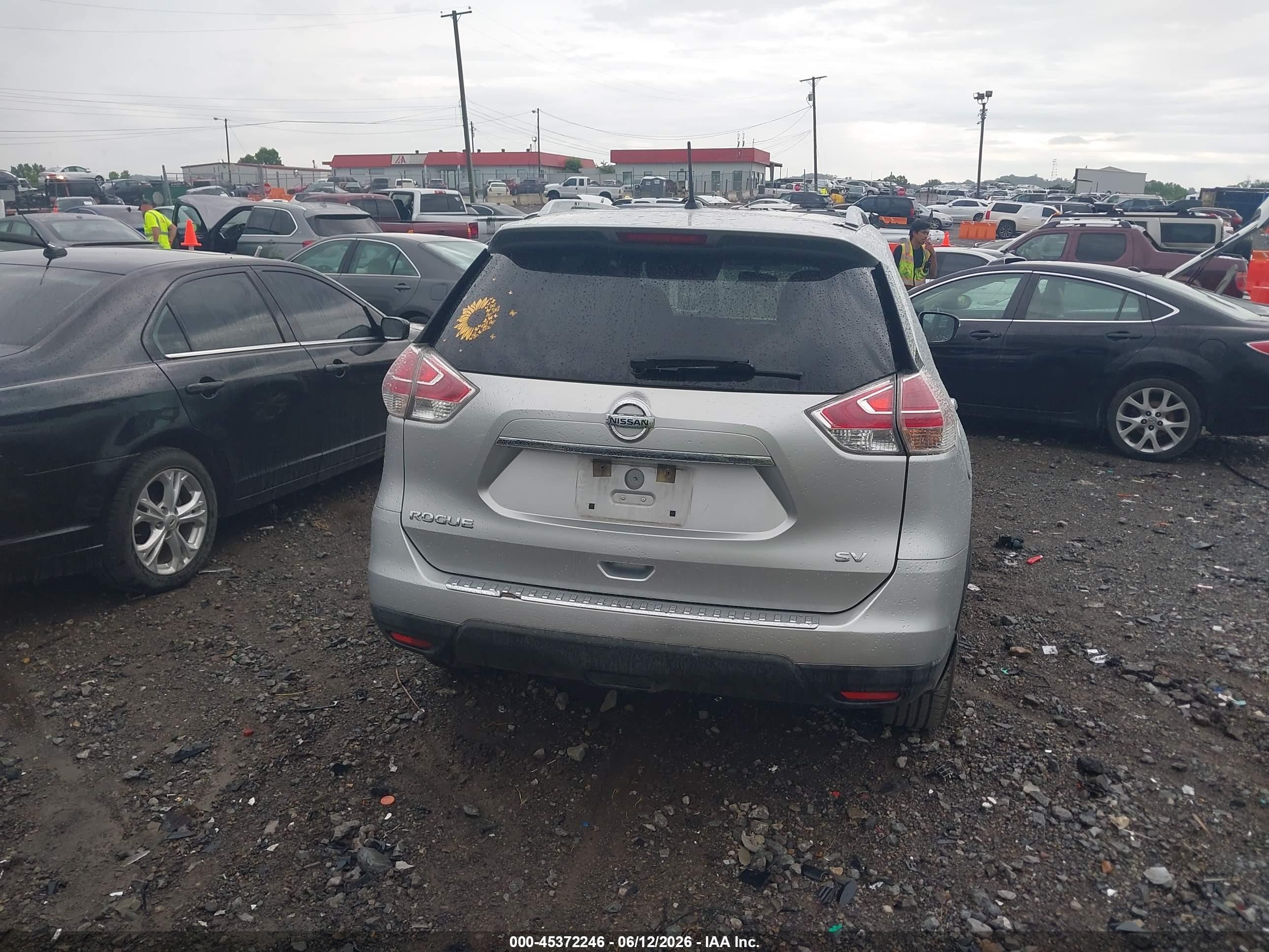 2015 Nissan Rogue Sv Silver vin: KNMAT2MT9FP511122