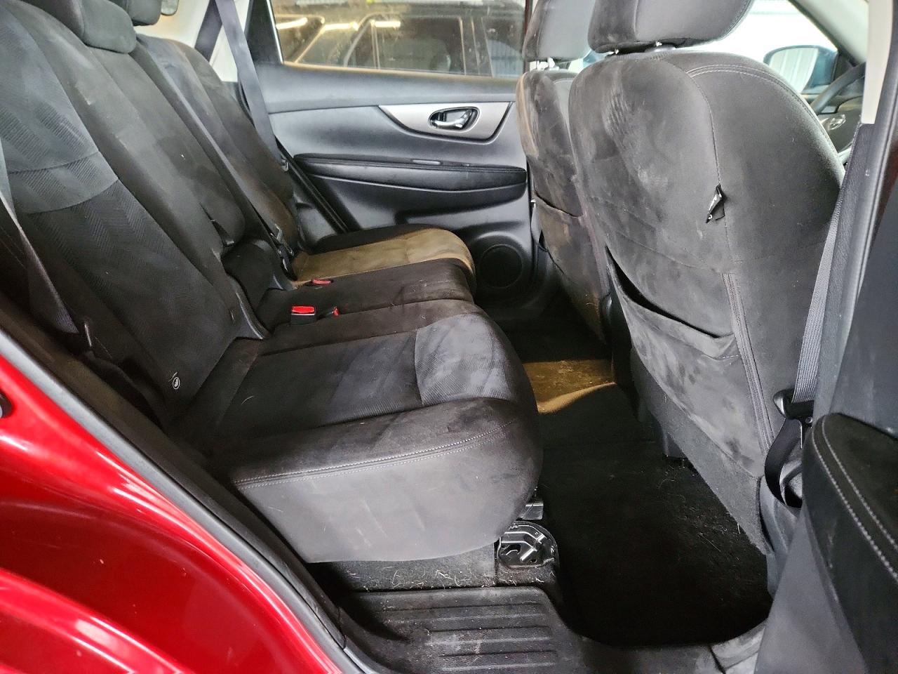 2015 Nissan Rogue S Red vin: KNMAT2MT9FP543276