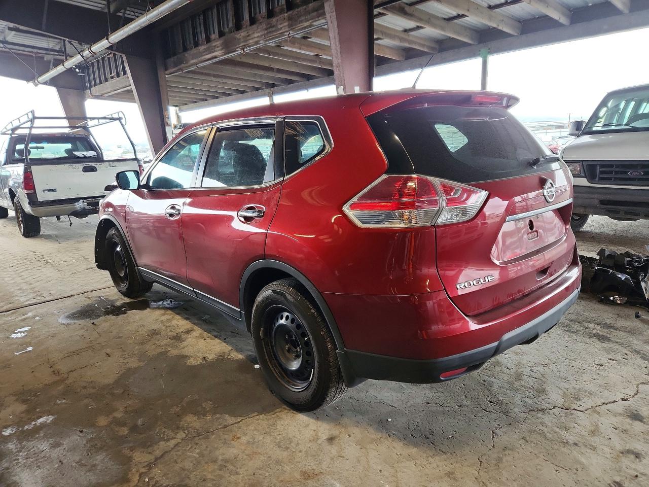 2015 Nissan Rogue S Red vin: KNMAT2MT9FP543276