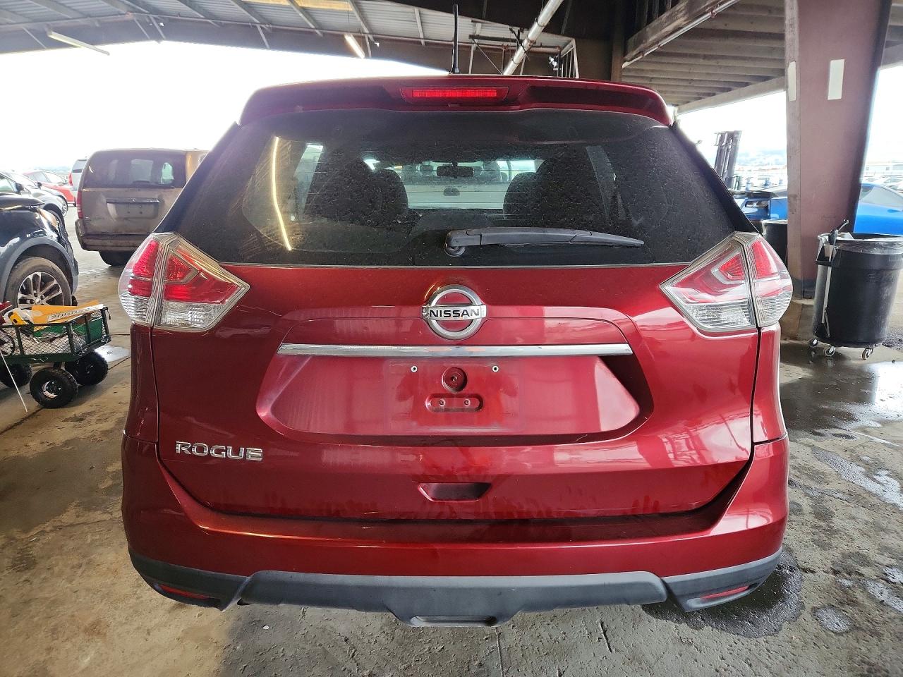 2015 Nissan Rogue S Red vin: KNMAT2MT9FP543276