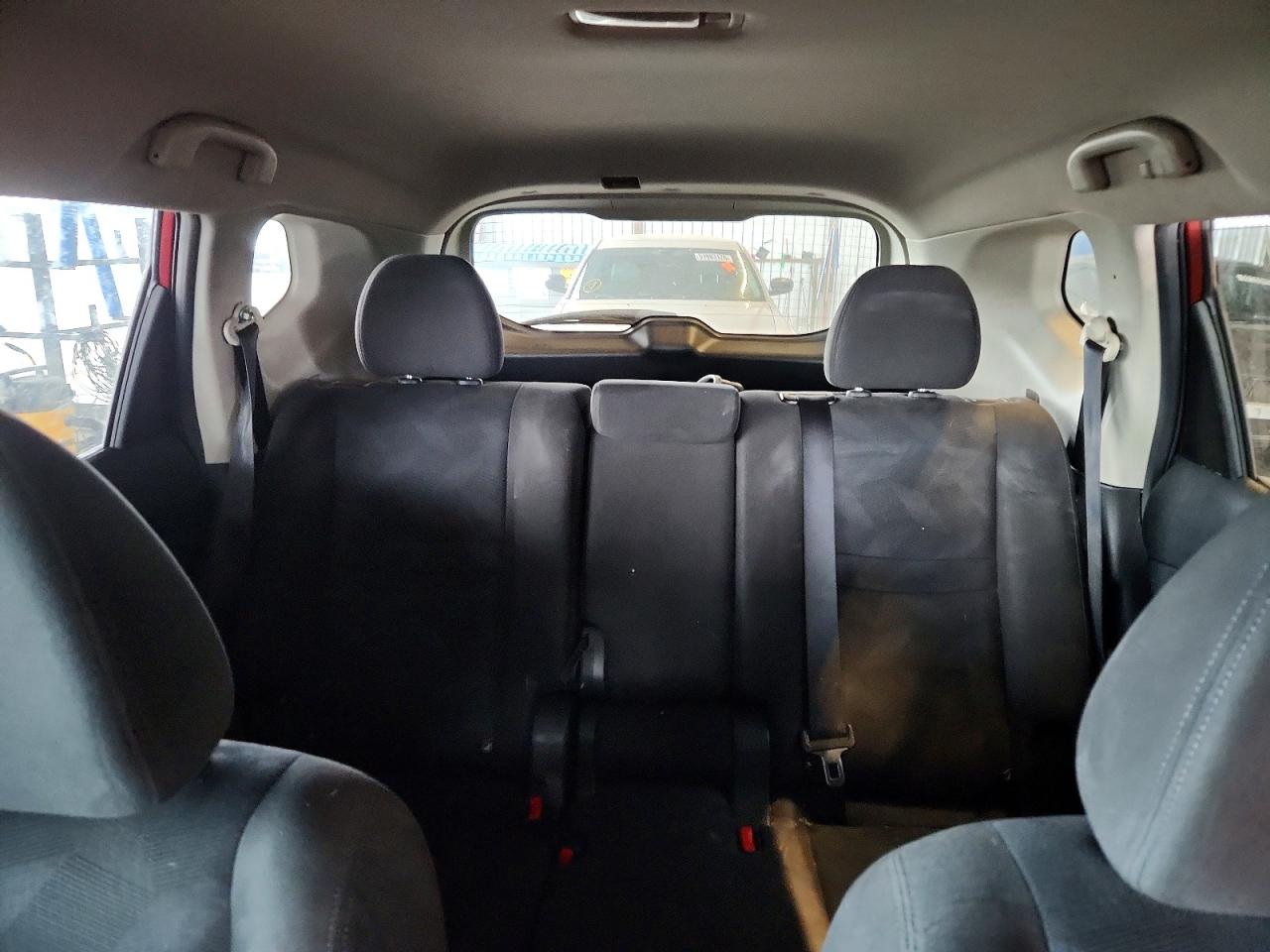 2015 Nissan Rogue S Red vin: KNMAT2MT9FP543276