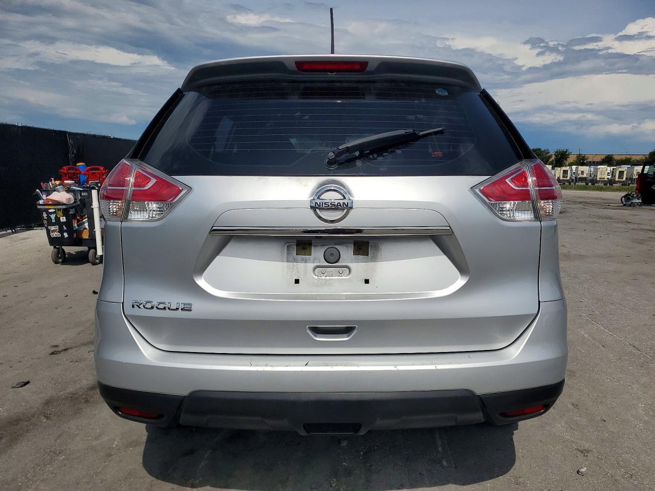 2015 Nissan Rogue S Silver vin: KNMAT2MT9FP547246