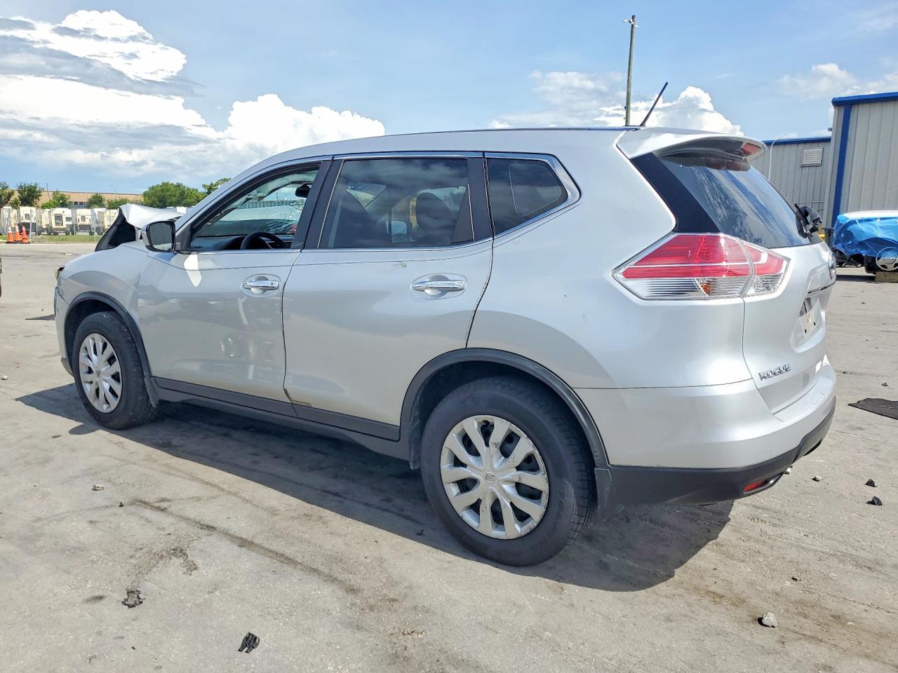 2015 Nissan Rogue S Silver vin: KNMAT2MT9FP547246