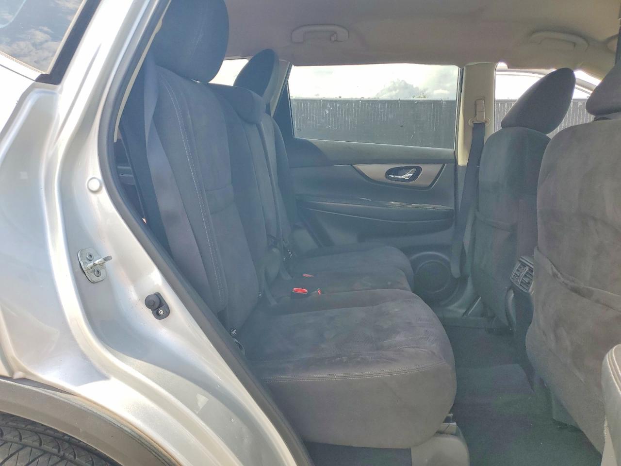 2015 Nissan Rogue S Silver vin: KNMAT2MT9FP547246