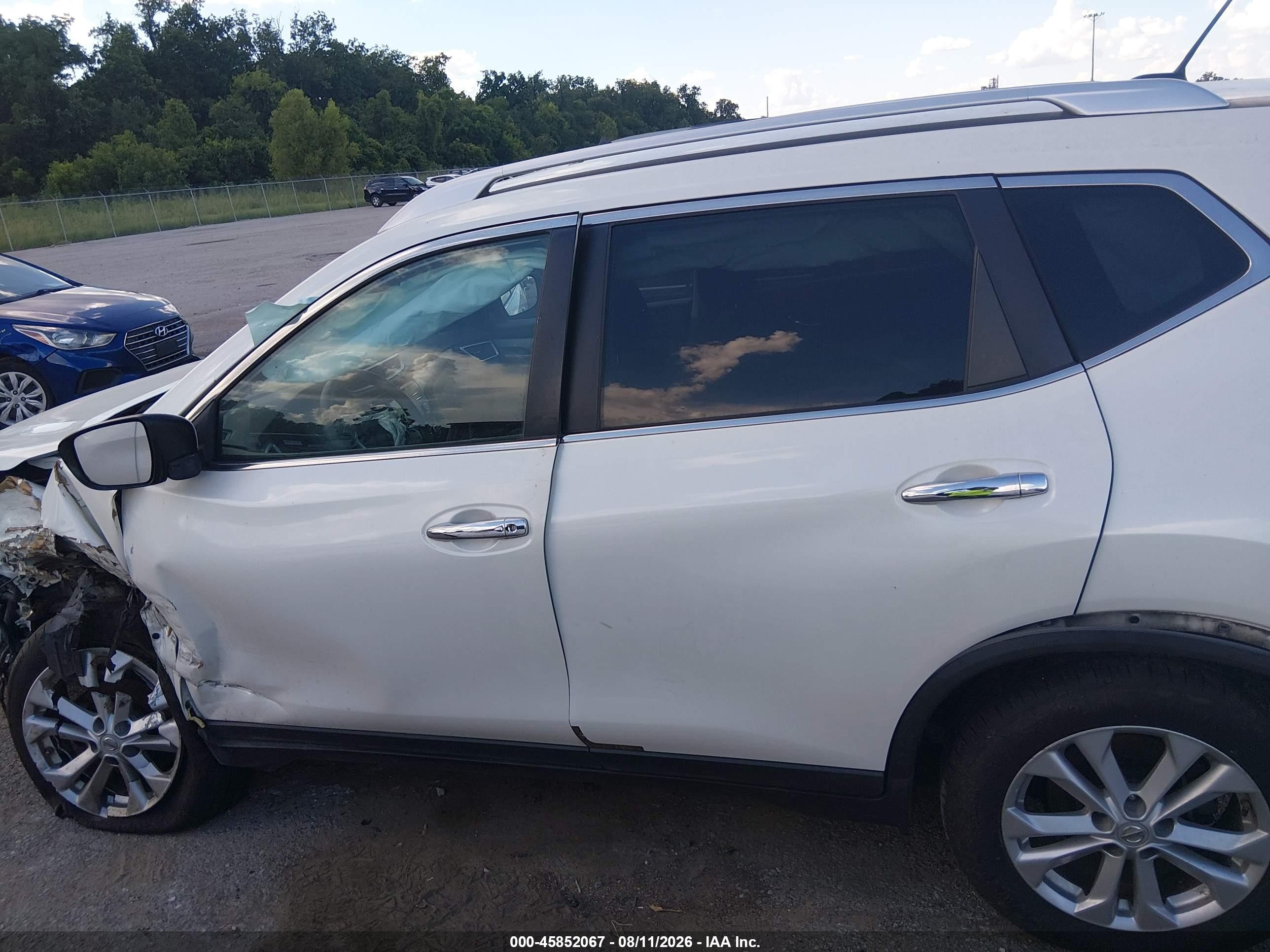 2015 Nissan Rogue Sv White vin: KNMAT2MT9FP557453