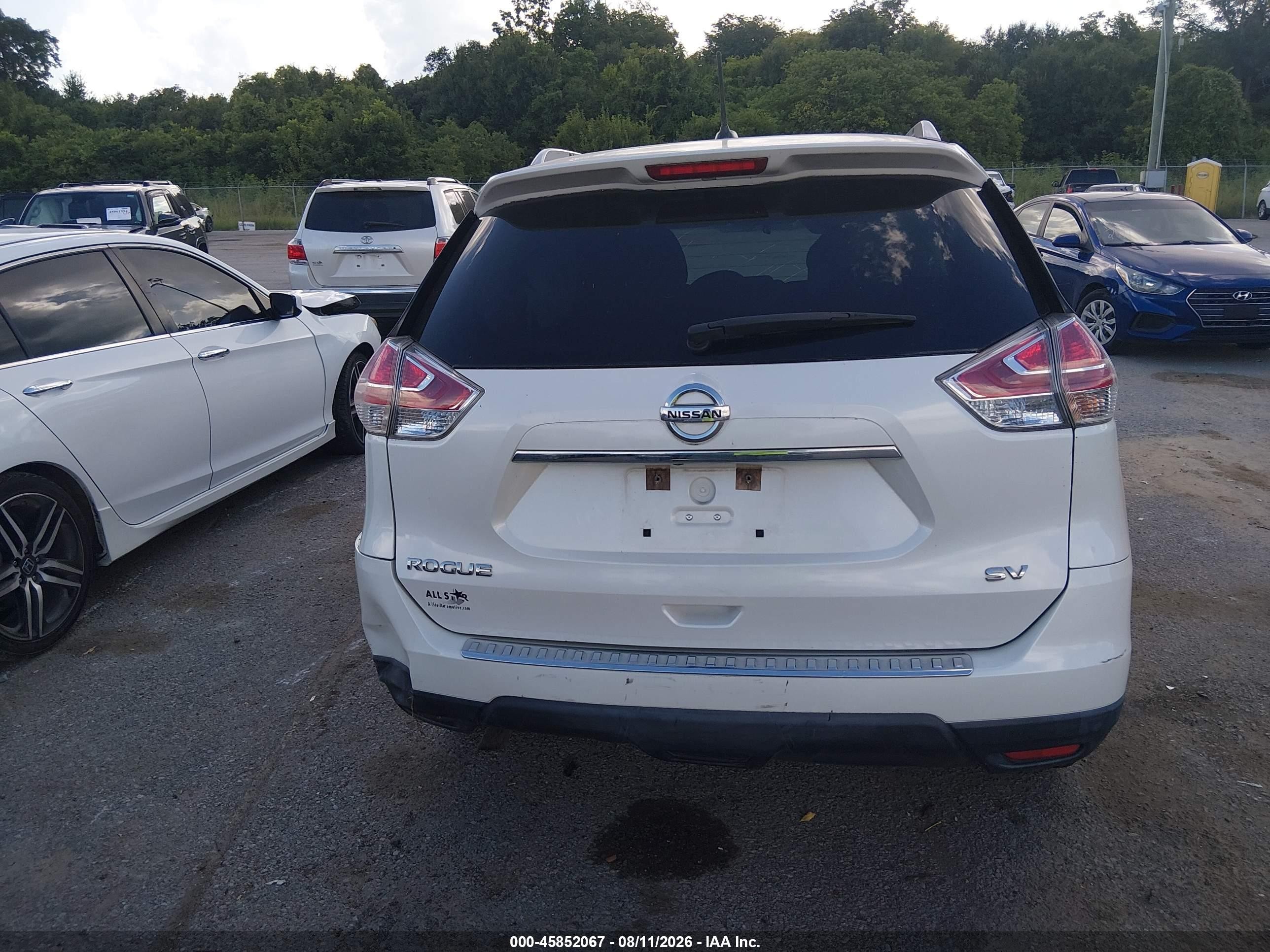 2015 Nissan Rogue Sv White vin: KNMAT2MT9FP557453