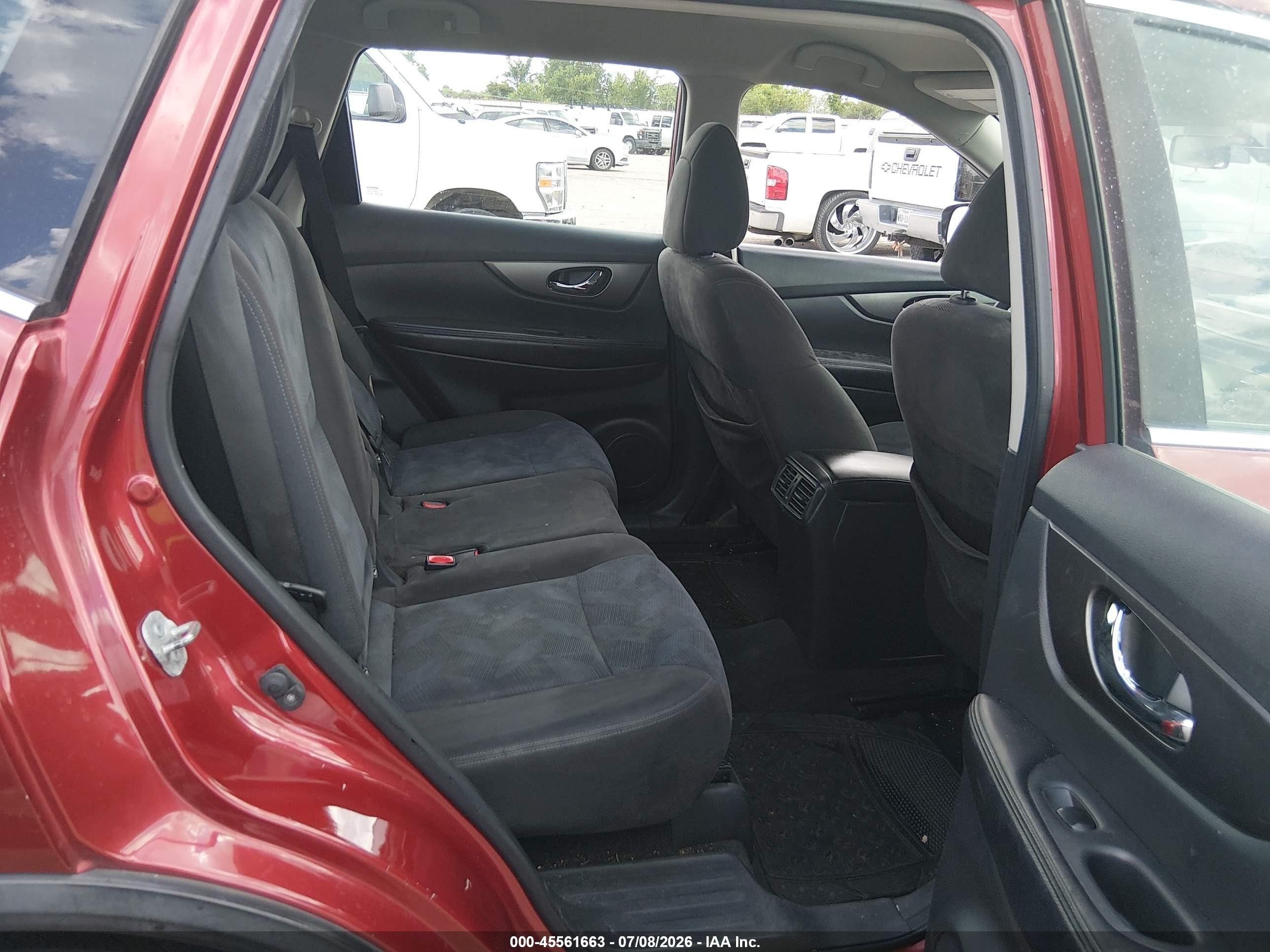2015 Nissan Rogue S Red vin: KNMAT2MT9FP574138