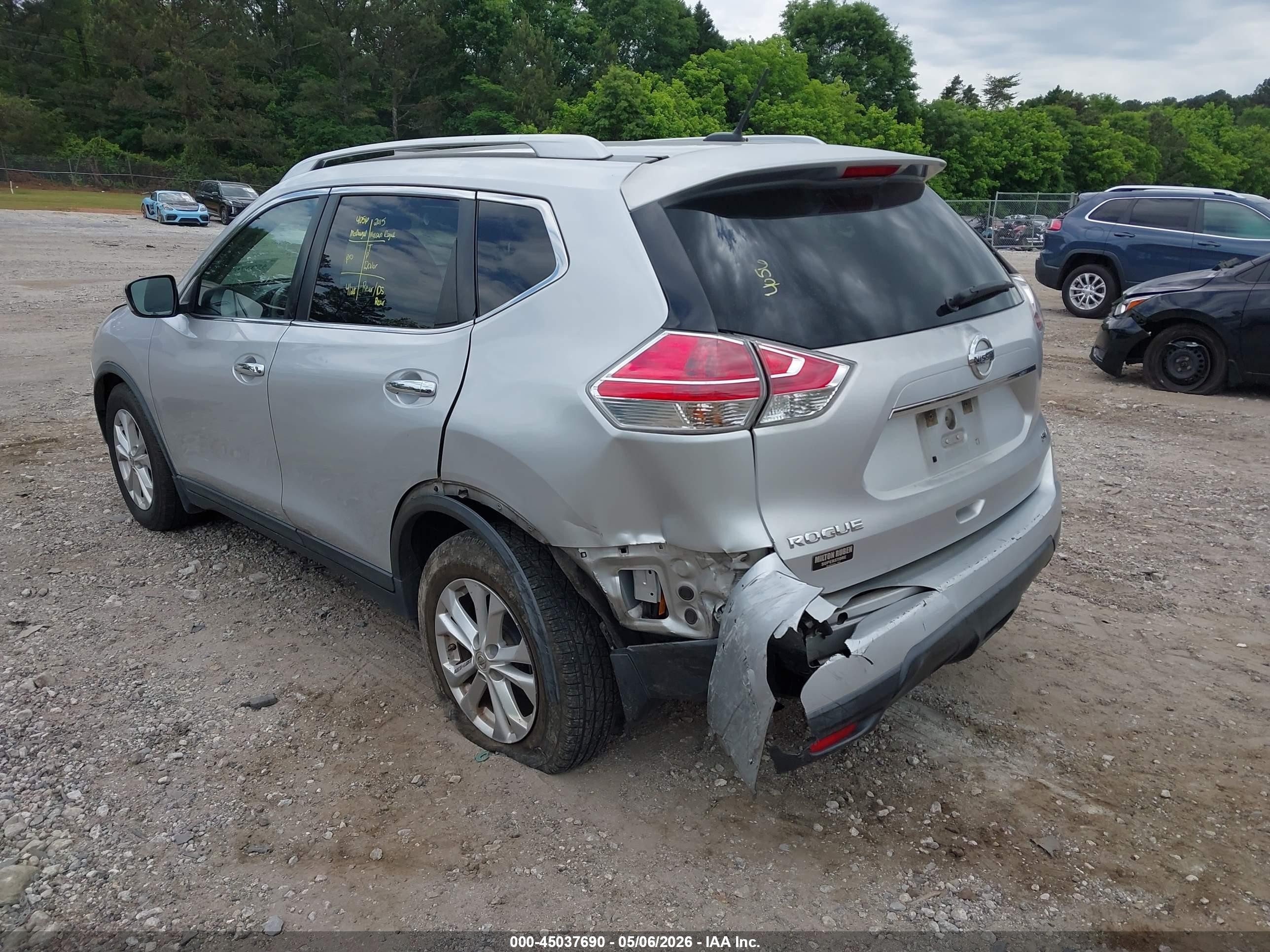 2015 Nissan Rogue Sv Серебряный vin: KNMAT2MT9FP574575
