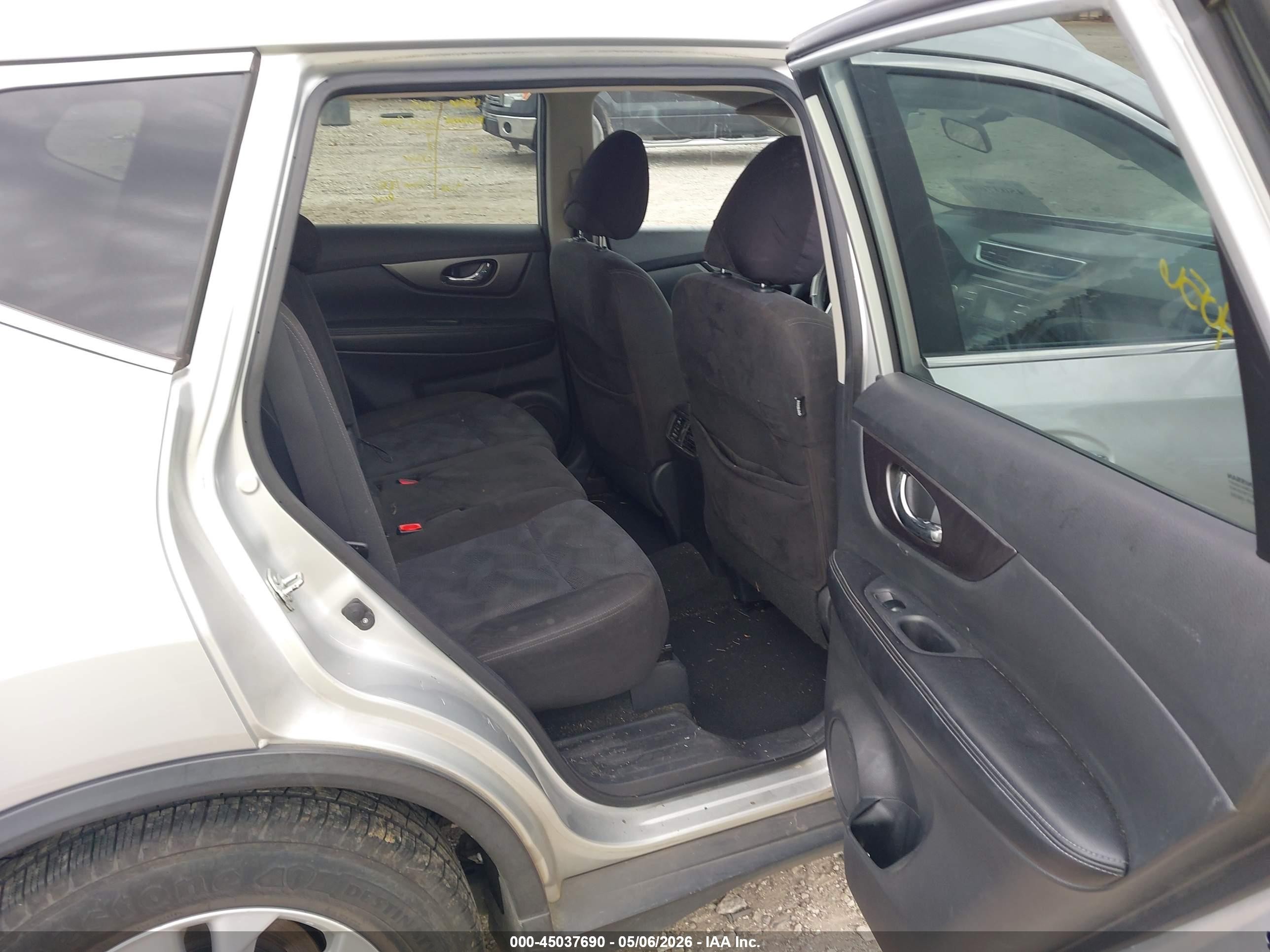 2015 Nissan Rogue Sv Серебряный vin: KNMAT2MT9FP574575