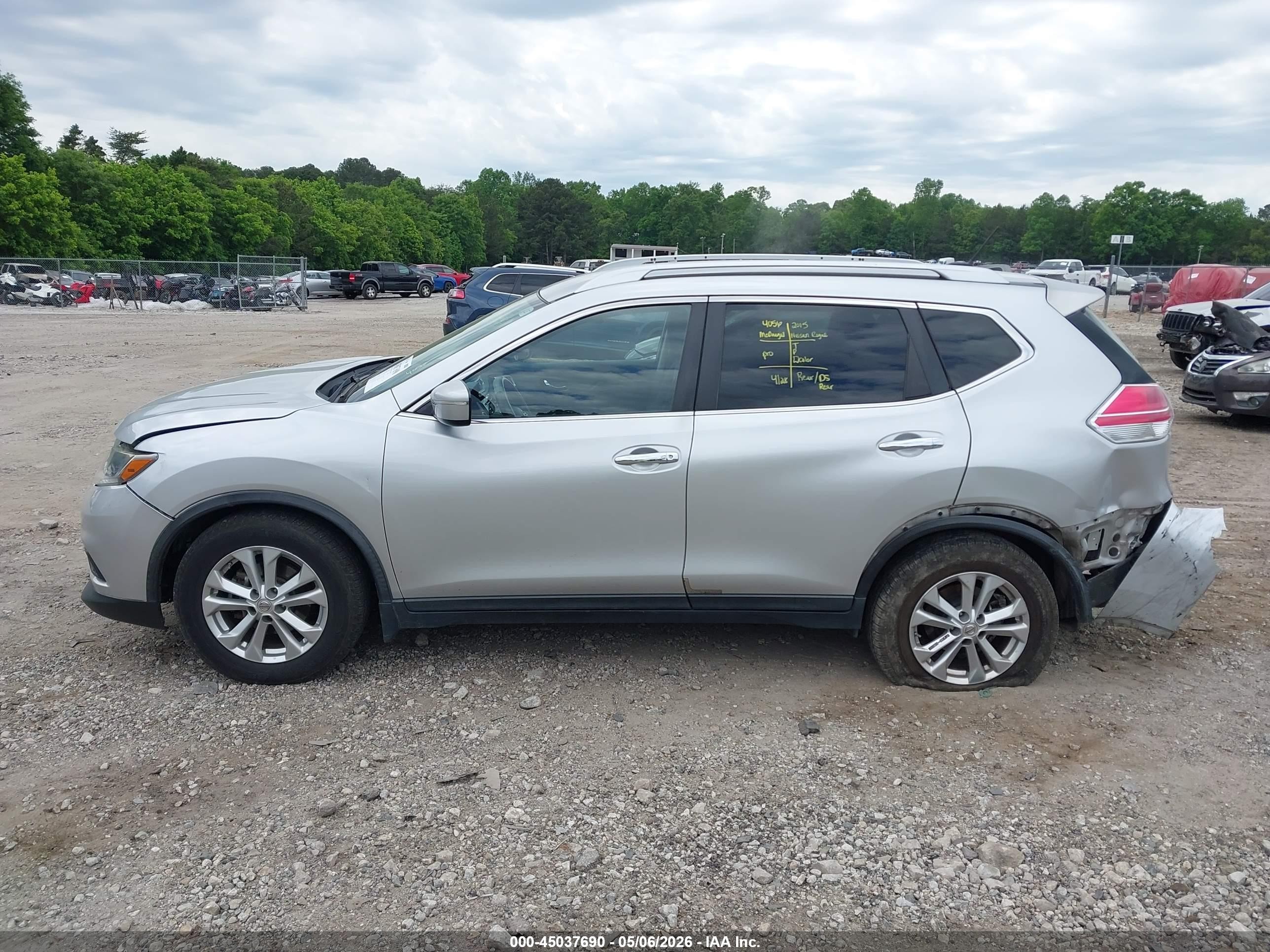 2015 Nissan Rogue Sv Серебряный vin: KNMAT2MT9FP574575