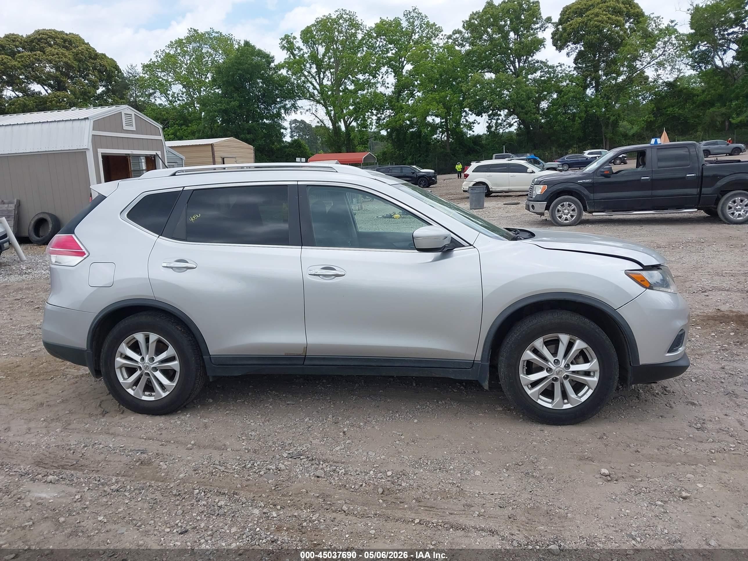 2015 Nissan Rogue Sv Серебряный vin: KNMAT2MT9FP574575