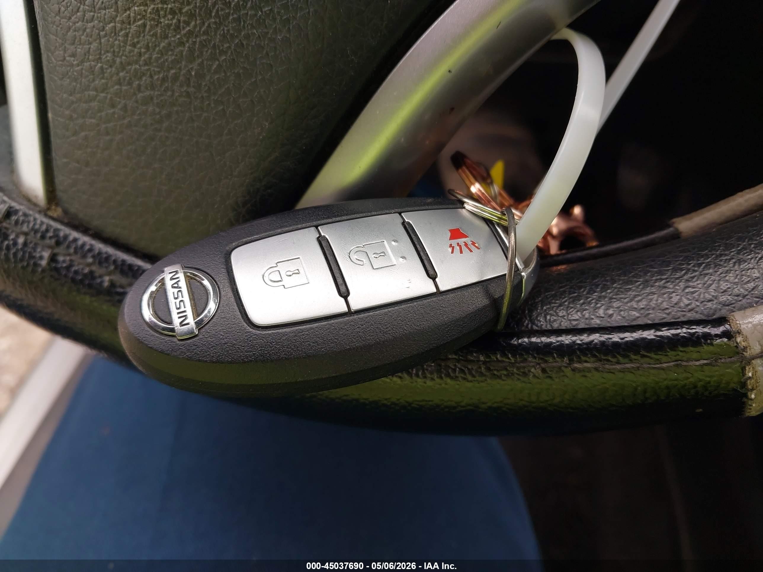 2015 Nissan Rogue Sv Серебряный vin: KNMAT2MT9FP574575
