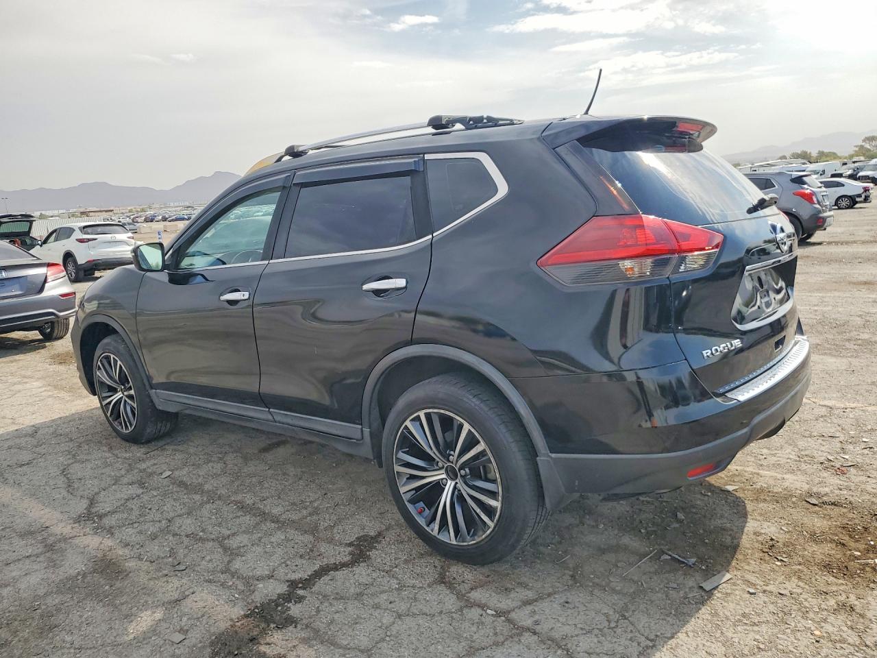 2015 Nissan Rogue S Черный vin: KNMAT2MT9FP587732