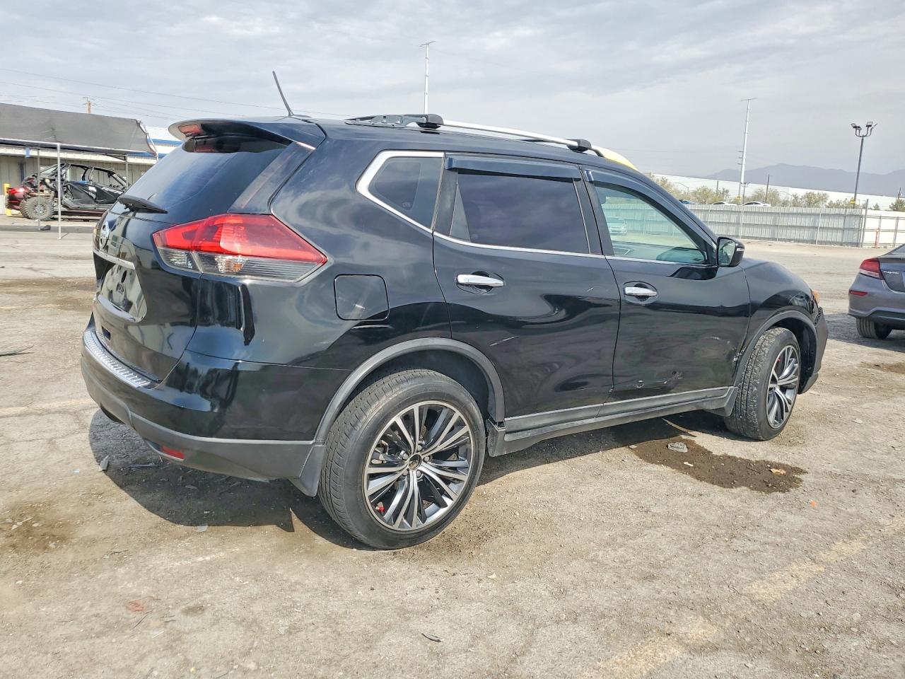 2015 Nissan Rogue S Черный vin: KNMAT2MT9FP587732