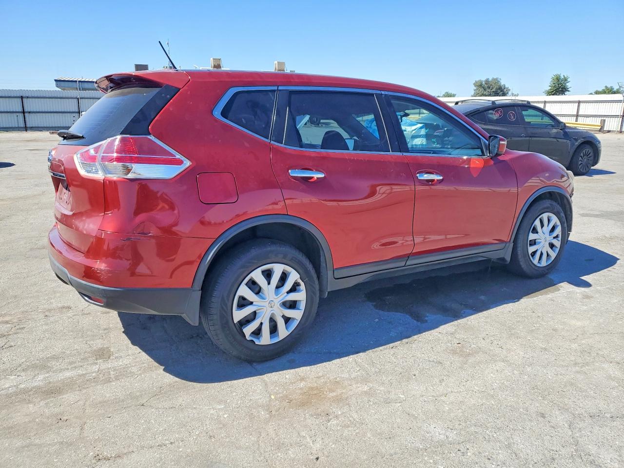 2015 Nissan Rogue S Red vin: KNMAT2MT9FP589545