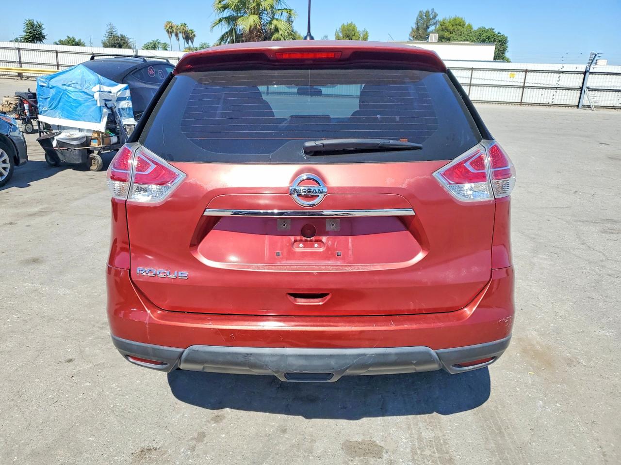 2015 Nissan Rogue S Red vin: KNMAT2MT9FP589545