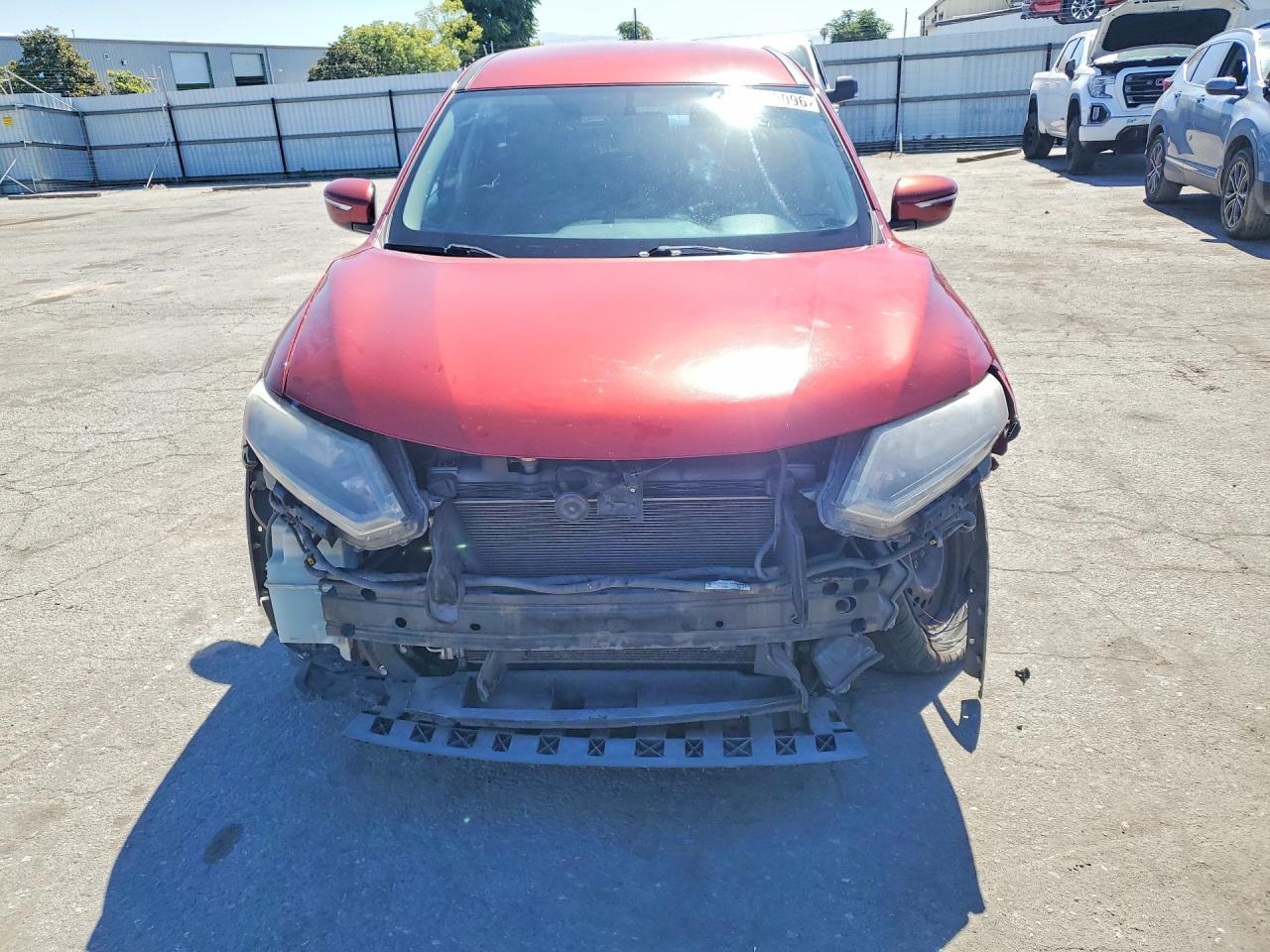 2015 Nissan Rogue S Red vin: KNMAT2MT9FP589545