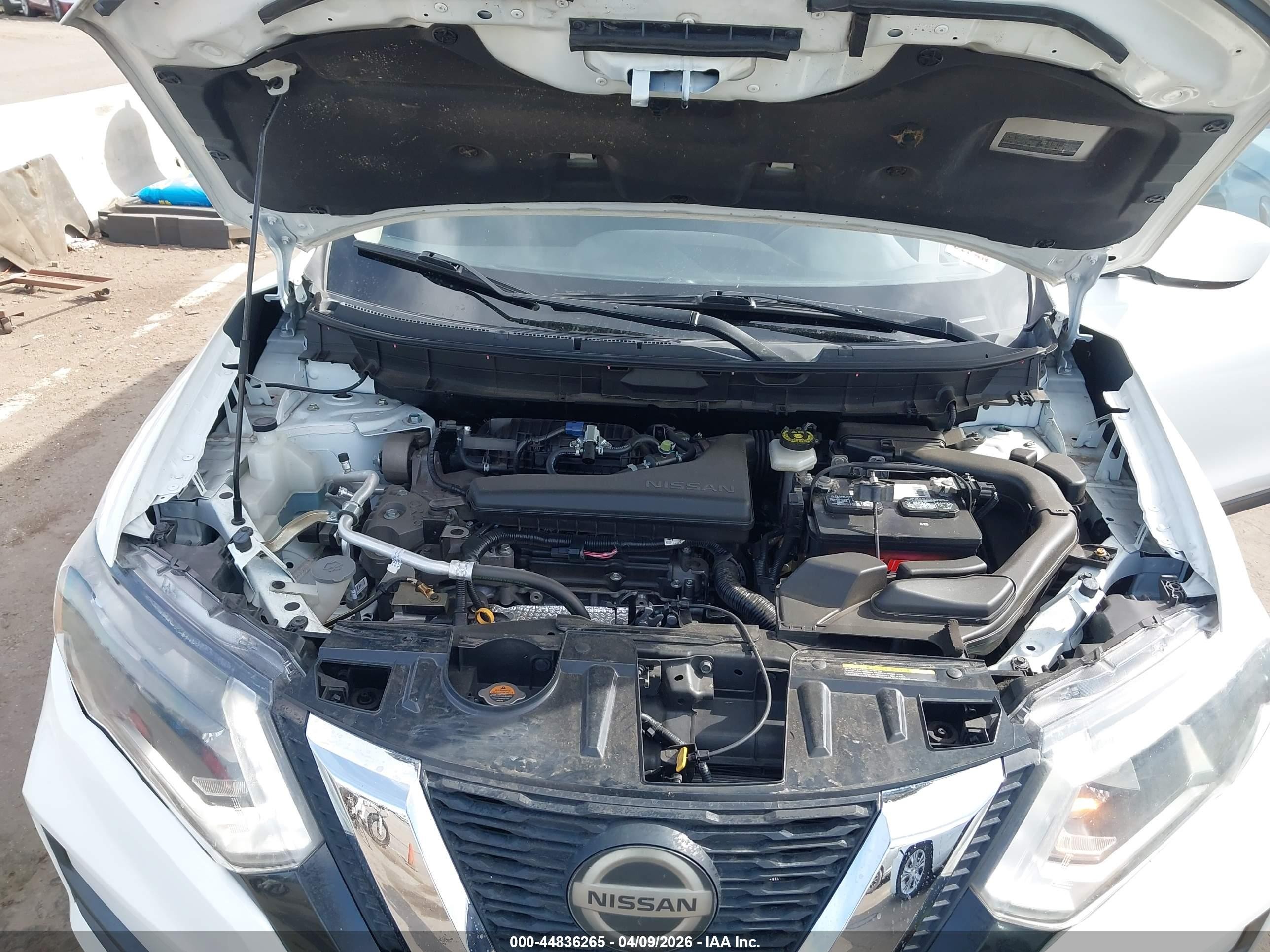 2018 Nissan Rogue S Белый vin: KNMAT2MT9JP557638