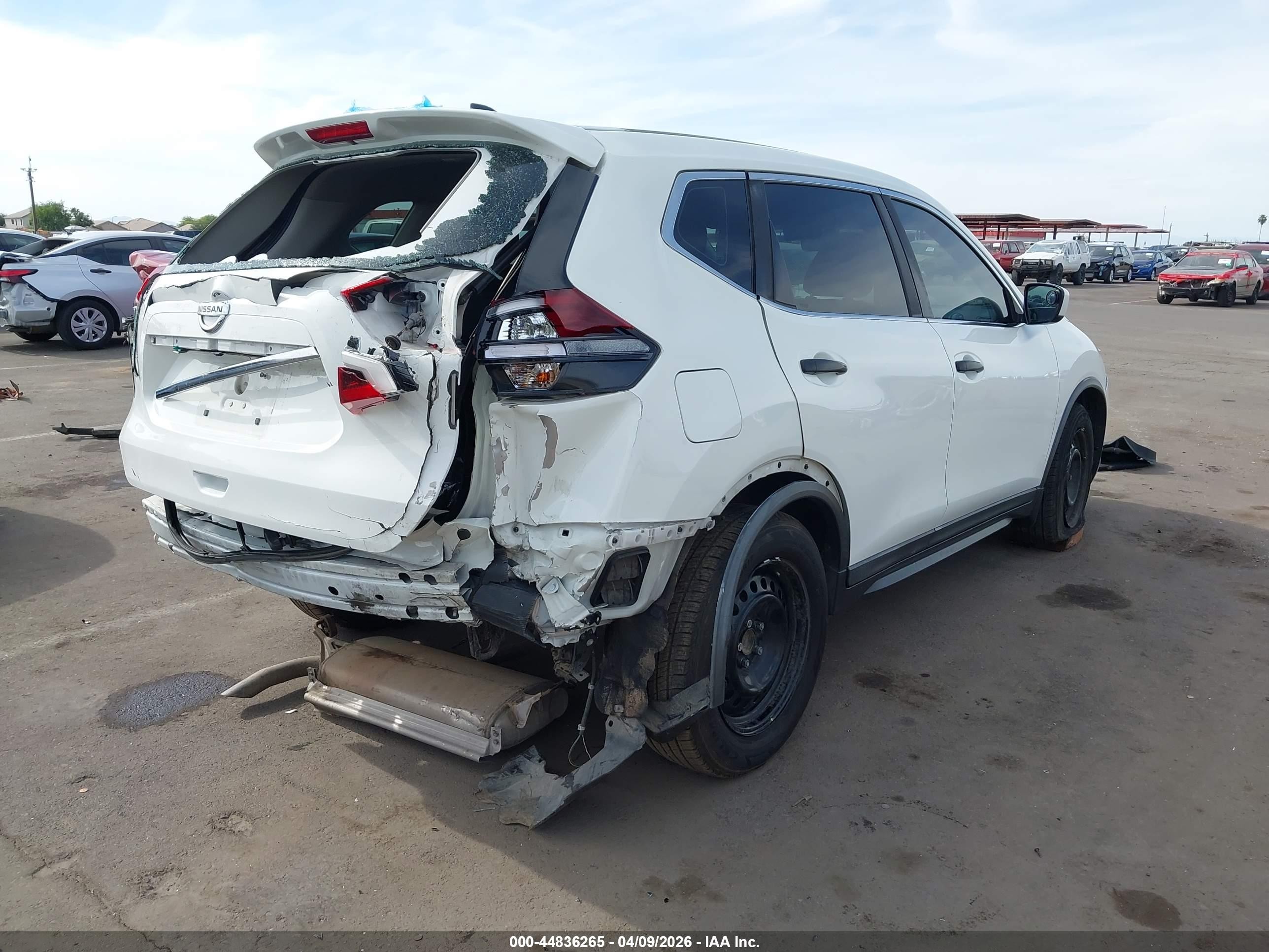 2018 Nissan Rogue S Белый vin: KNMAT2MT9JP557638