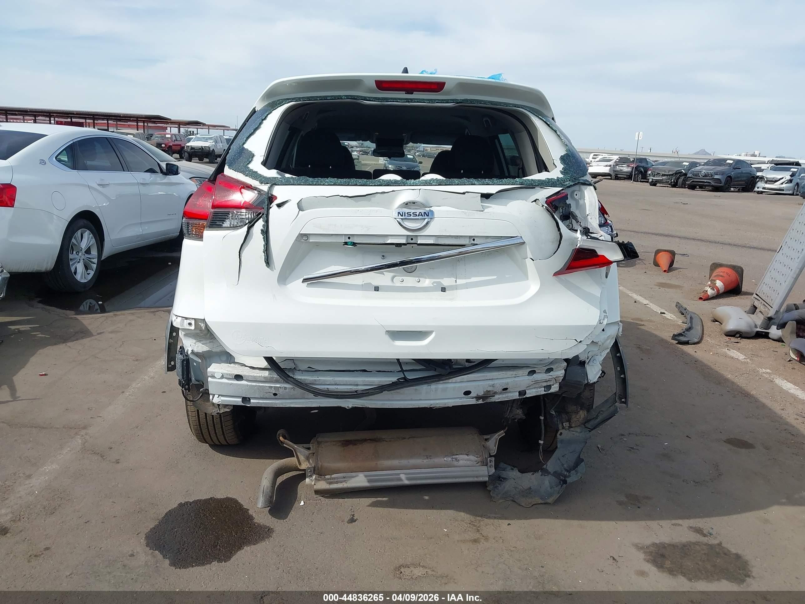 2018 Nissan Rogue S Белый vin: KNMAT2MT9JP557638