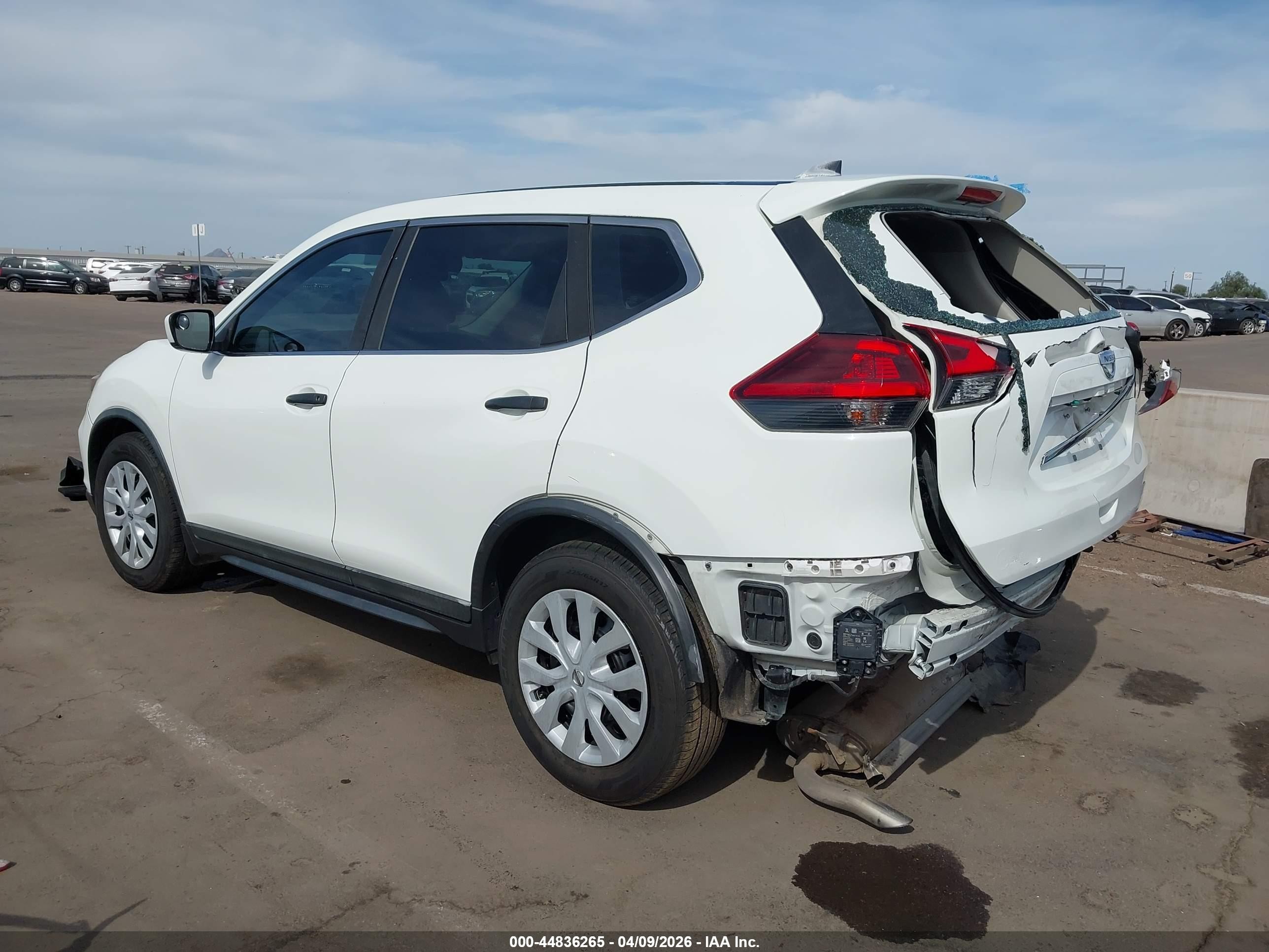 2018 Nissan Rogue S Белый vin: KNMAT2MT9JP557638