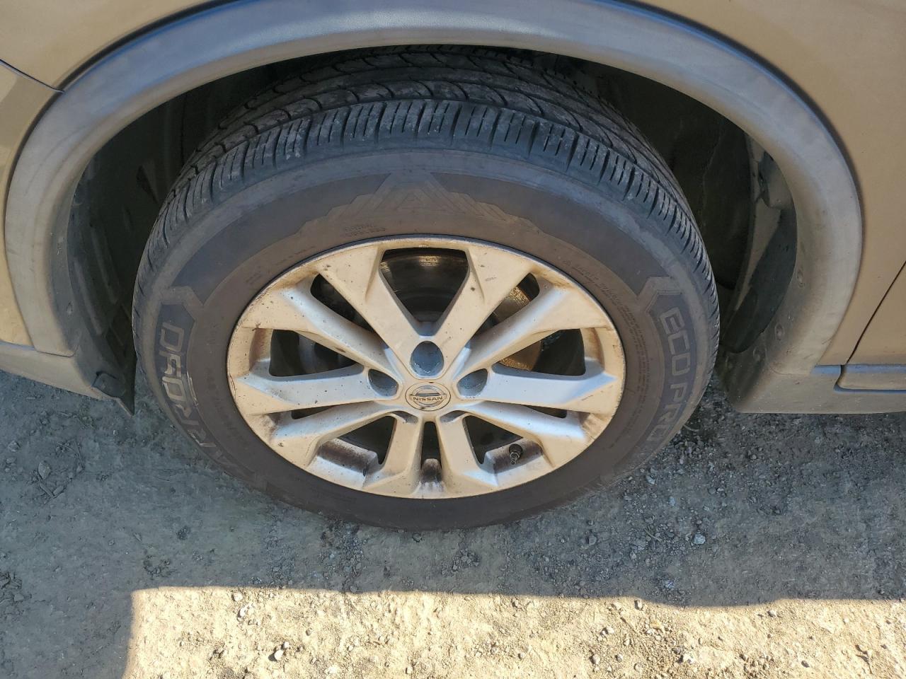 2015 Nissan Rogue Sv Серый vin: KNMAT2MTXFP507032 Damage: Left Front Wheel, Curb Rash, > 12 Inches