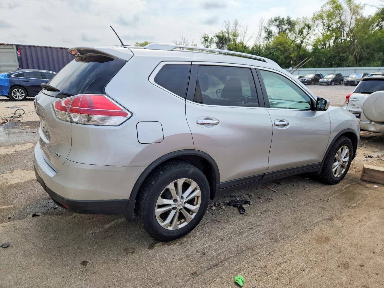 2015 Nissan Rogue Sv Серебряный vin: KNMAT2MTXFP517317
