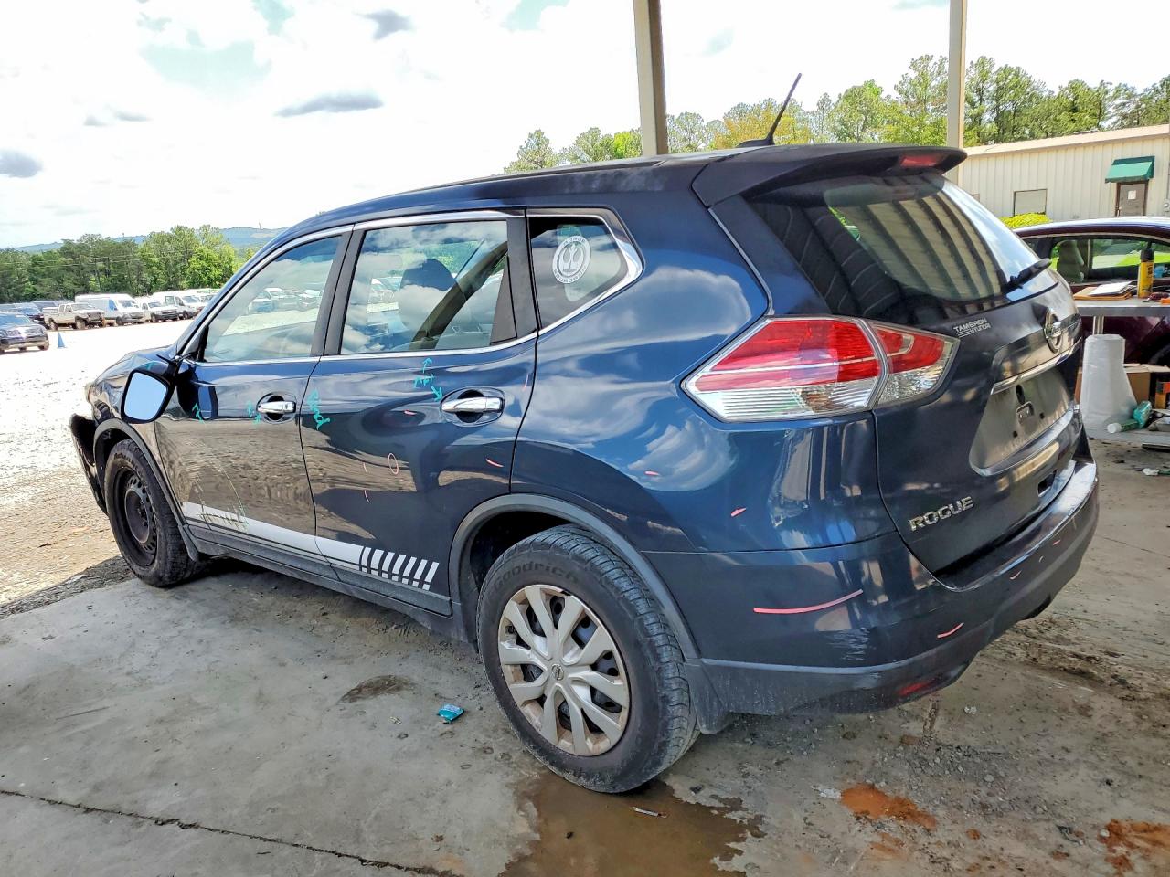 2015 Nissan Rogue S Blue vin: KNMAT2MTXFP559793