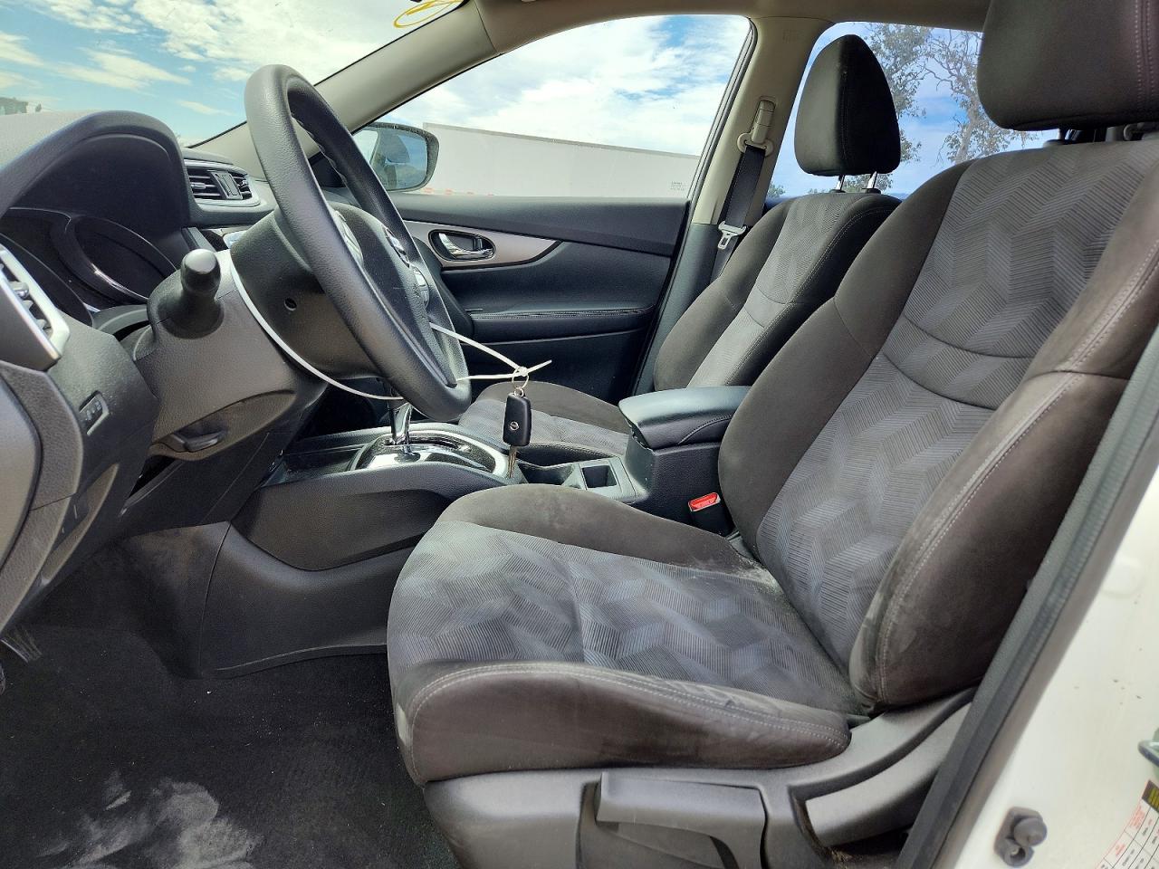2015 Nissan Rogue S White vin: KNMAT2MTXFP566646