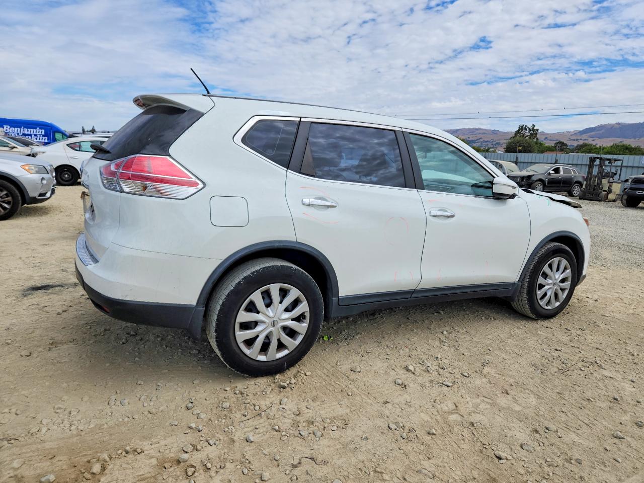 2015 Nissan Rogue S White vin: KNMAT2MTXFP566646