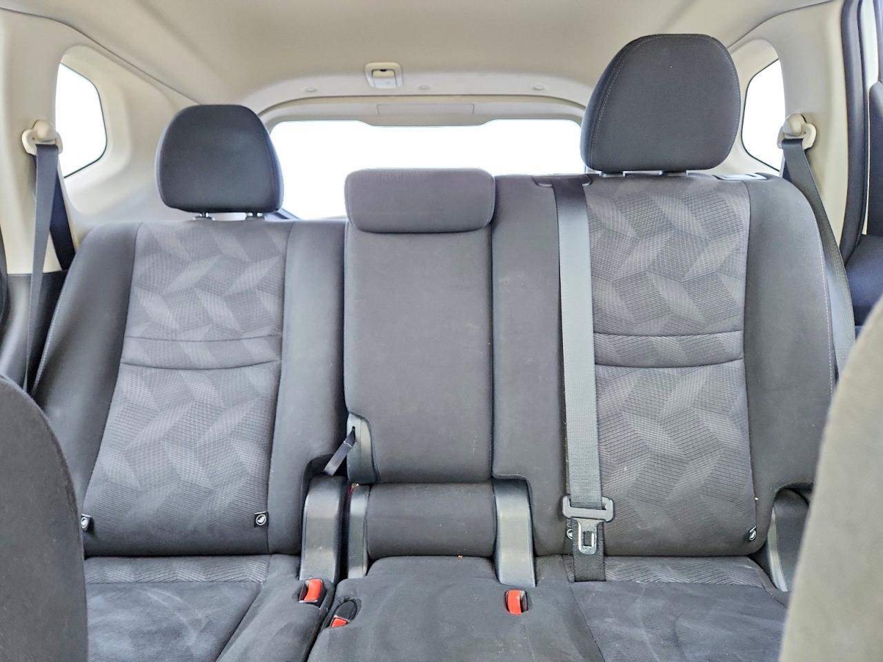 2015 Nissan Rogue S White vin: KNMAT2MTXFP566646