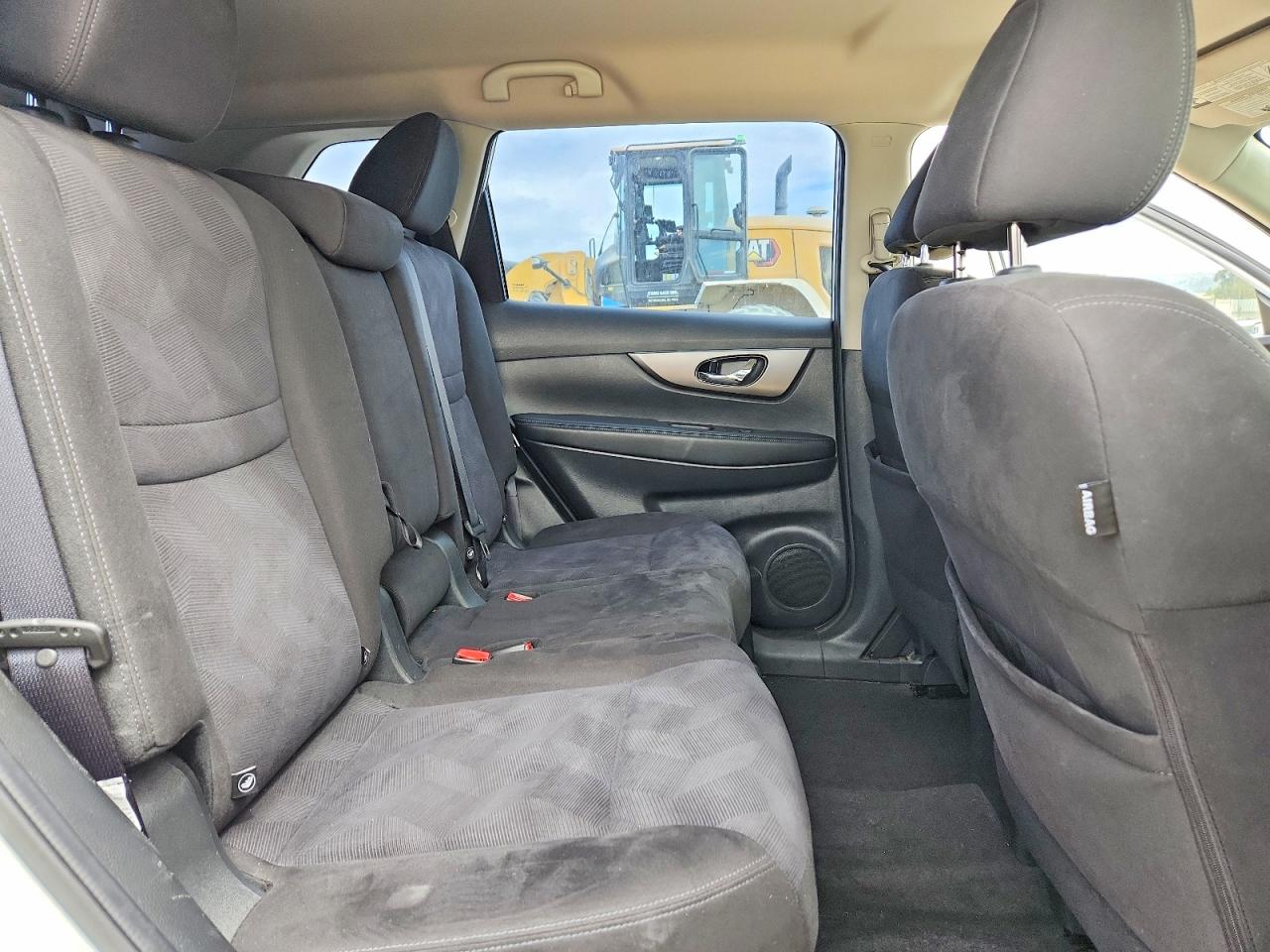 2015 Nissan Rogue S White vin: KNMAT2MTXFP566646