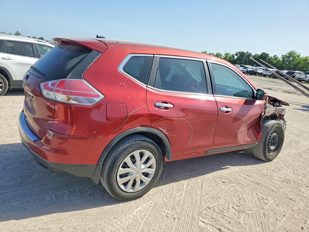 2015 Nissan Rogue S Red vin: KNMAT2MTXFP579560
