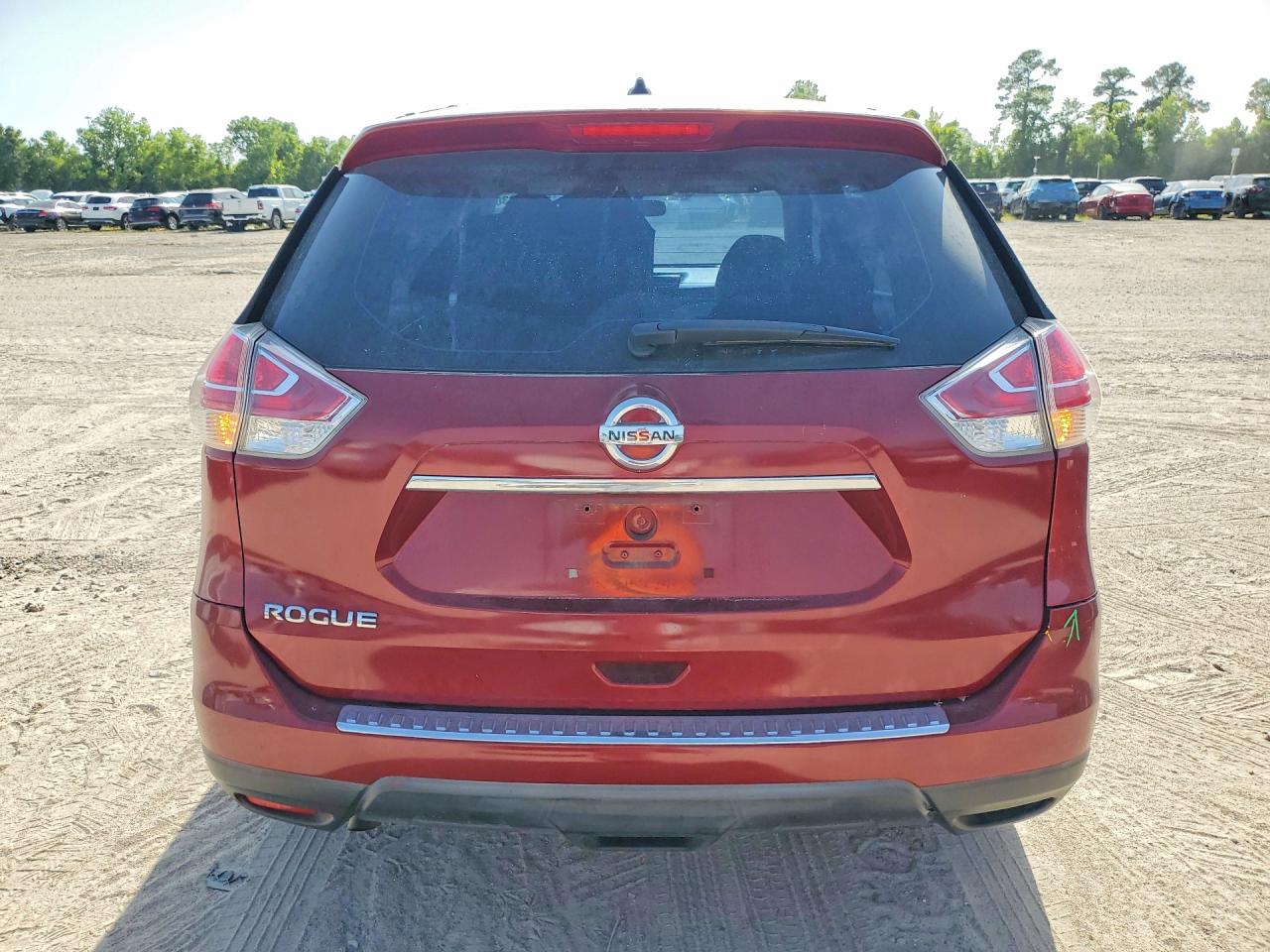 2015 Nissan Rogue S Red vin: KNMAT2MTXFP579560
