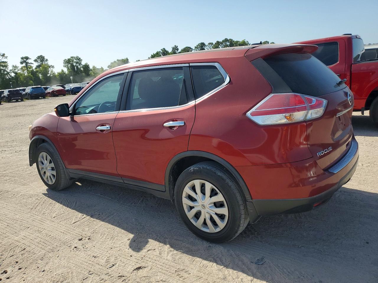 2015 Nissan Rogue S Red vin: KNMAT2MTXFP579560