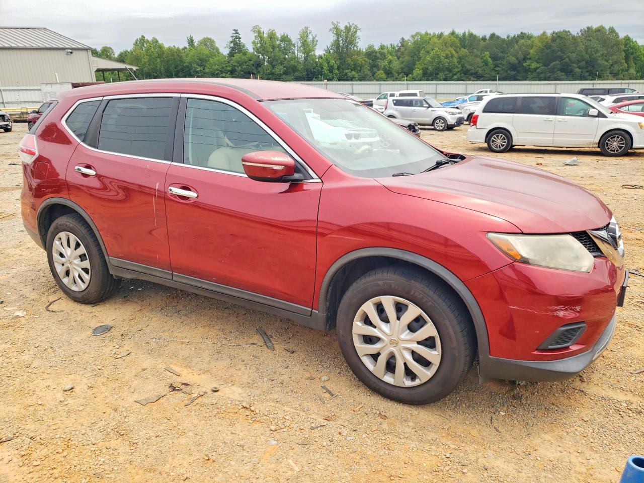 2015 Nissan Rogue S Red vin: KNMAT2MV0FP507560