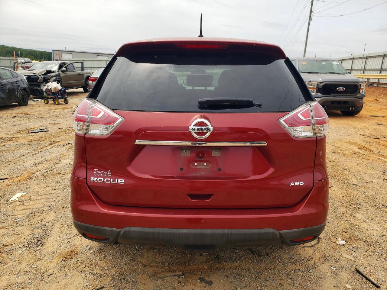 2015 Nissan Rogue S Red vin: KNMAT2MV0FP507560