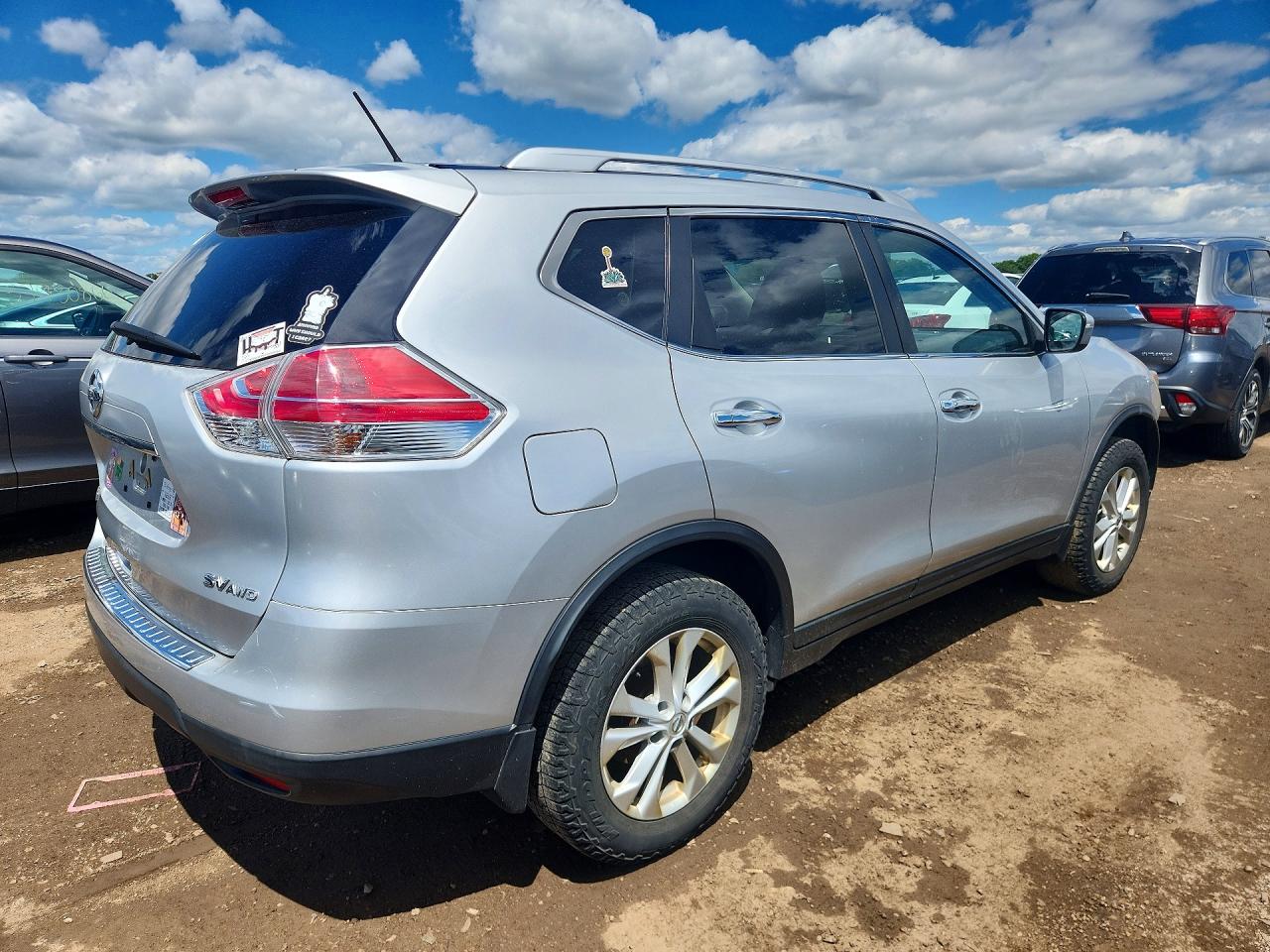 2015 Nissan Rogue Sv Silver vin: KNMAT2MV0FP515920