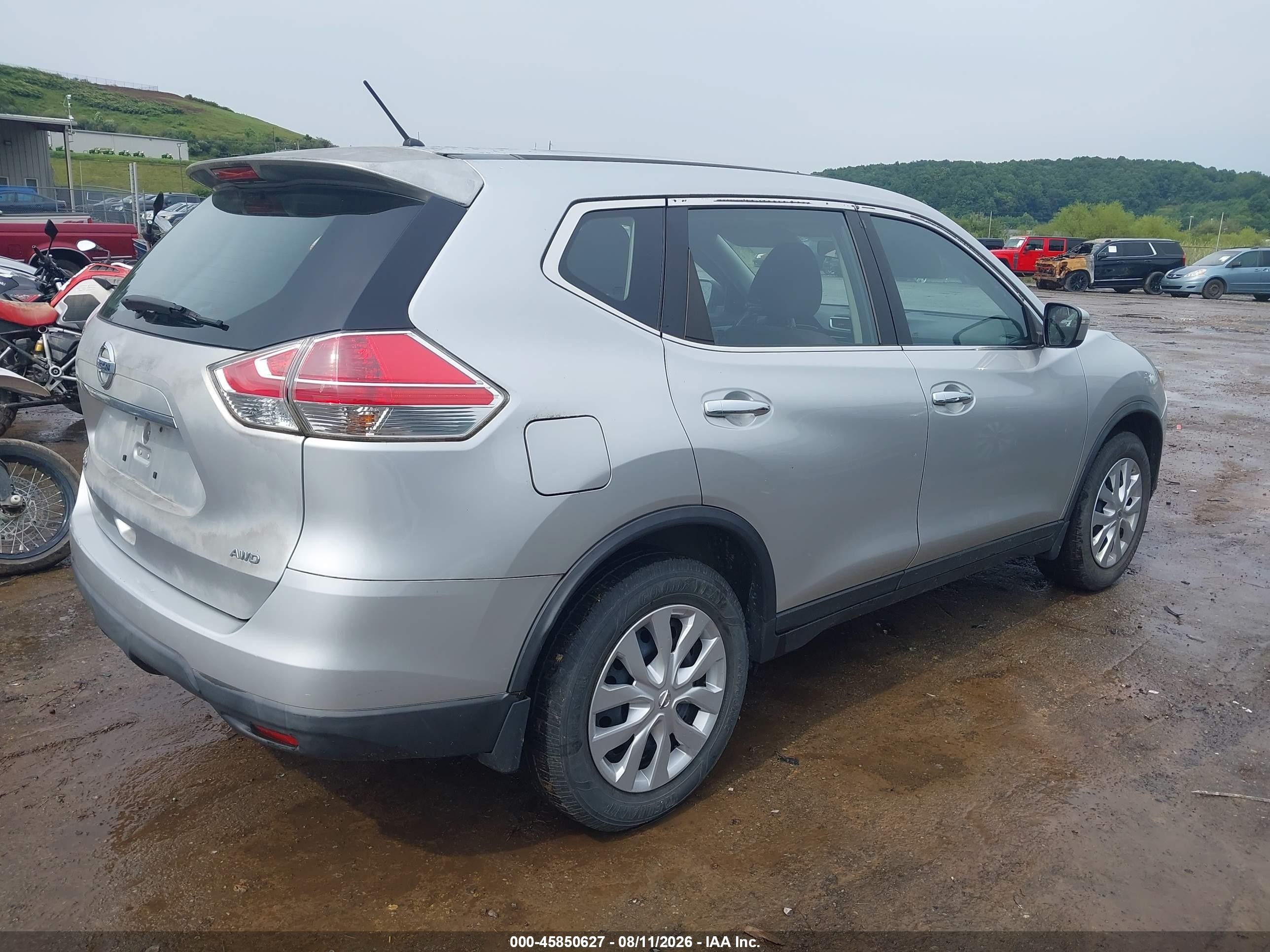 2015 Nissan Rogue S Silver vin: KNMAT2MV0FP518218
