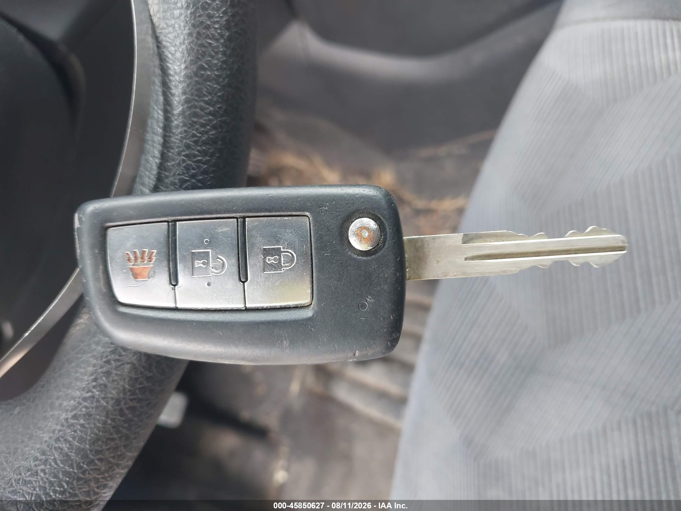 2015 Nissan Rogue S Silver vin: KNMAT2MV0FP518218