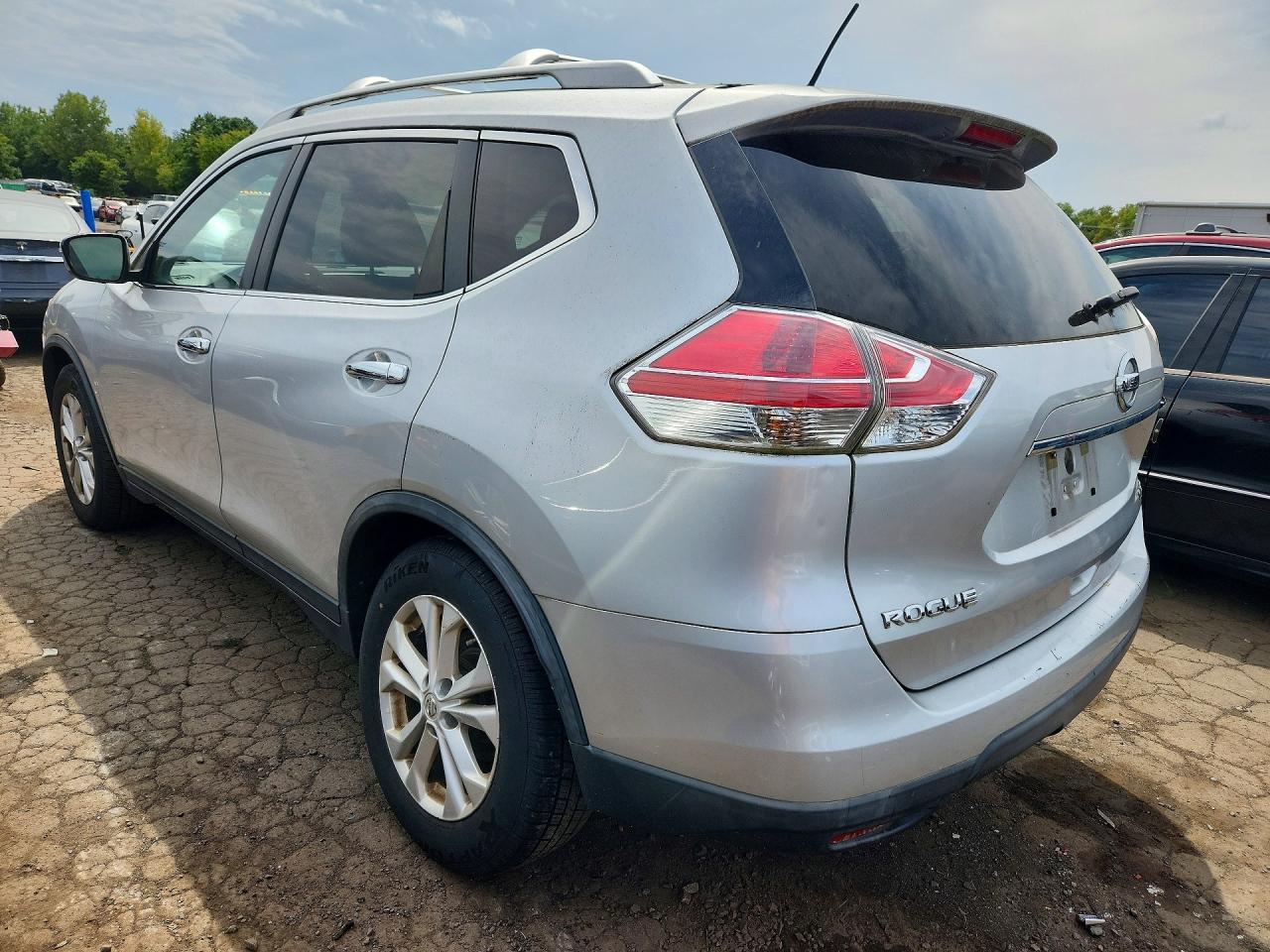 2015 Nissan Rogue Sv Silver vin: KNMAT2MV0FP519062