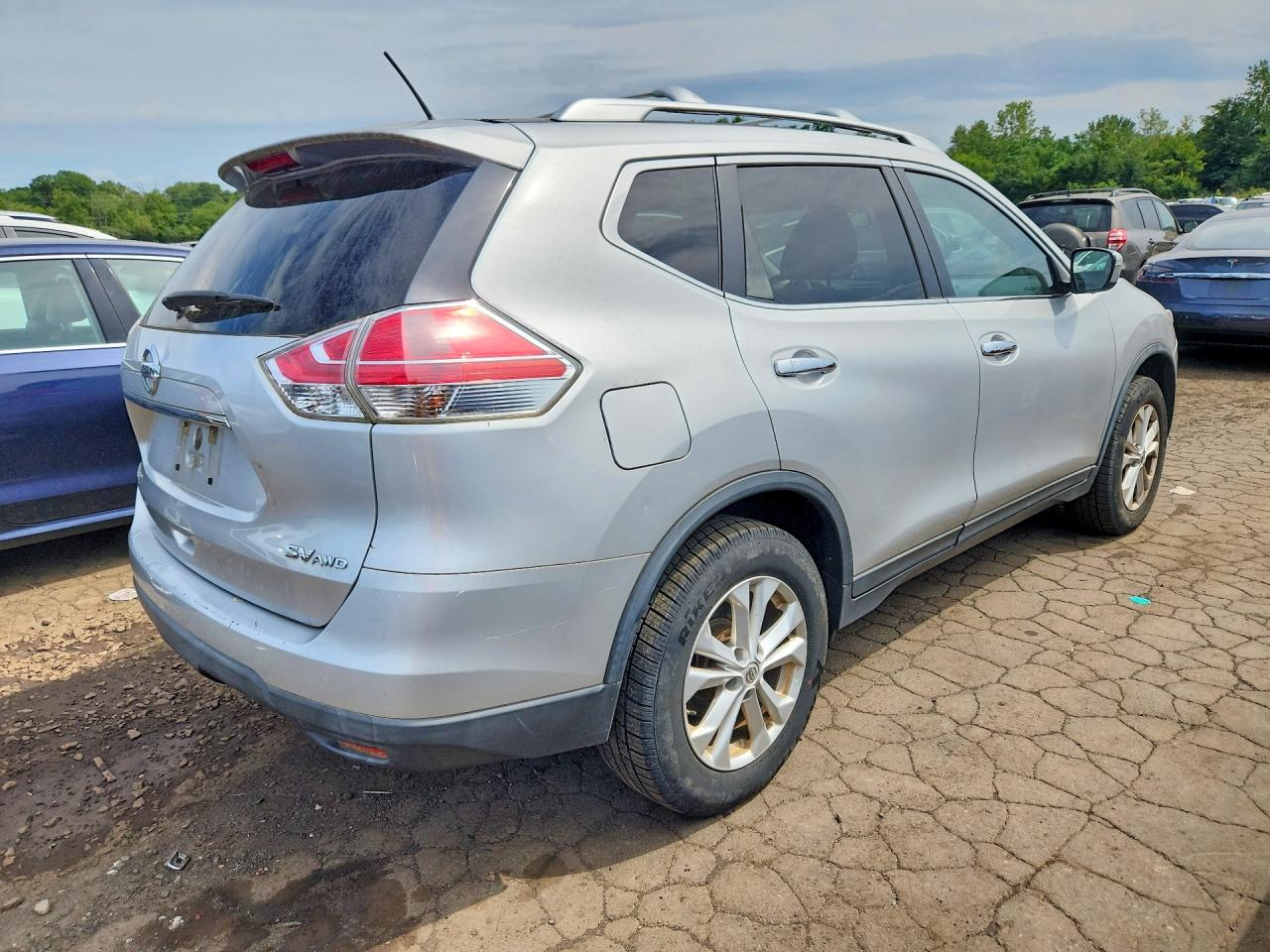 2015 Nissan Rogue Sv Silver vin: KNMAT2MV0FP519062