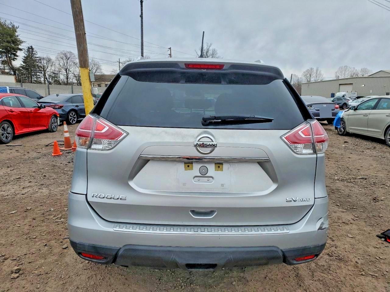 2015 Nissan Rogue S Серебряный vin: KNMAT2MV0FP548125