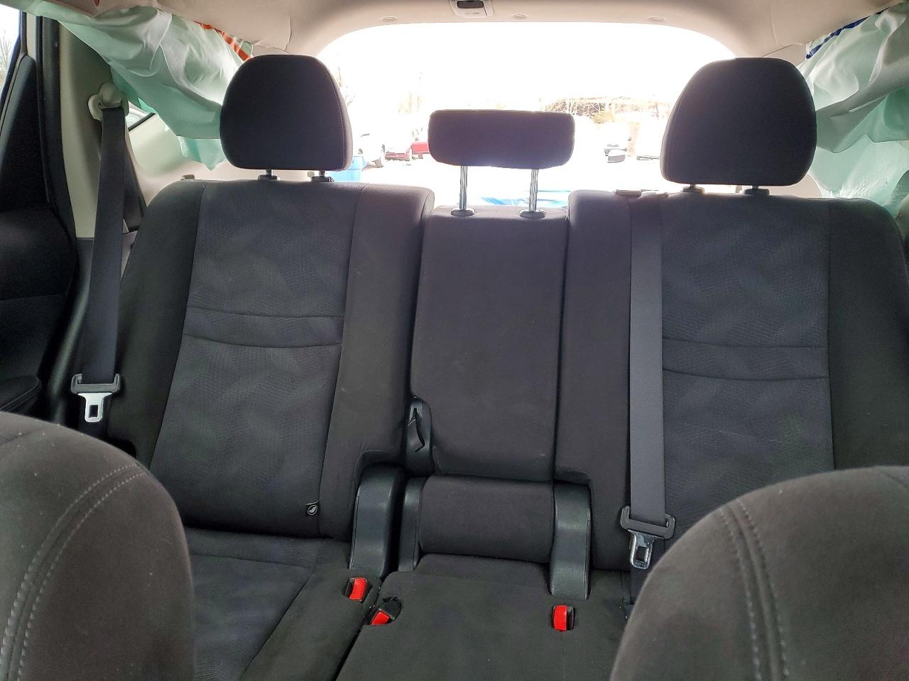 2015 Nissan Rogue S Серебряный vin: KNMAT2MV0FP548125