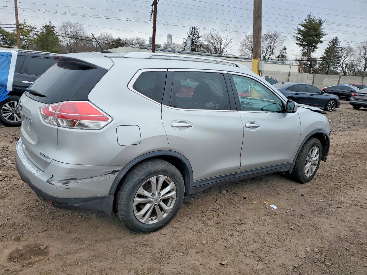 2015 Nissan Rogue S Серебряный vin: KNMAT2MV0FP548125