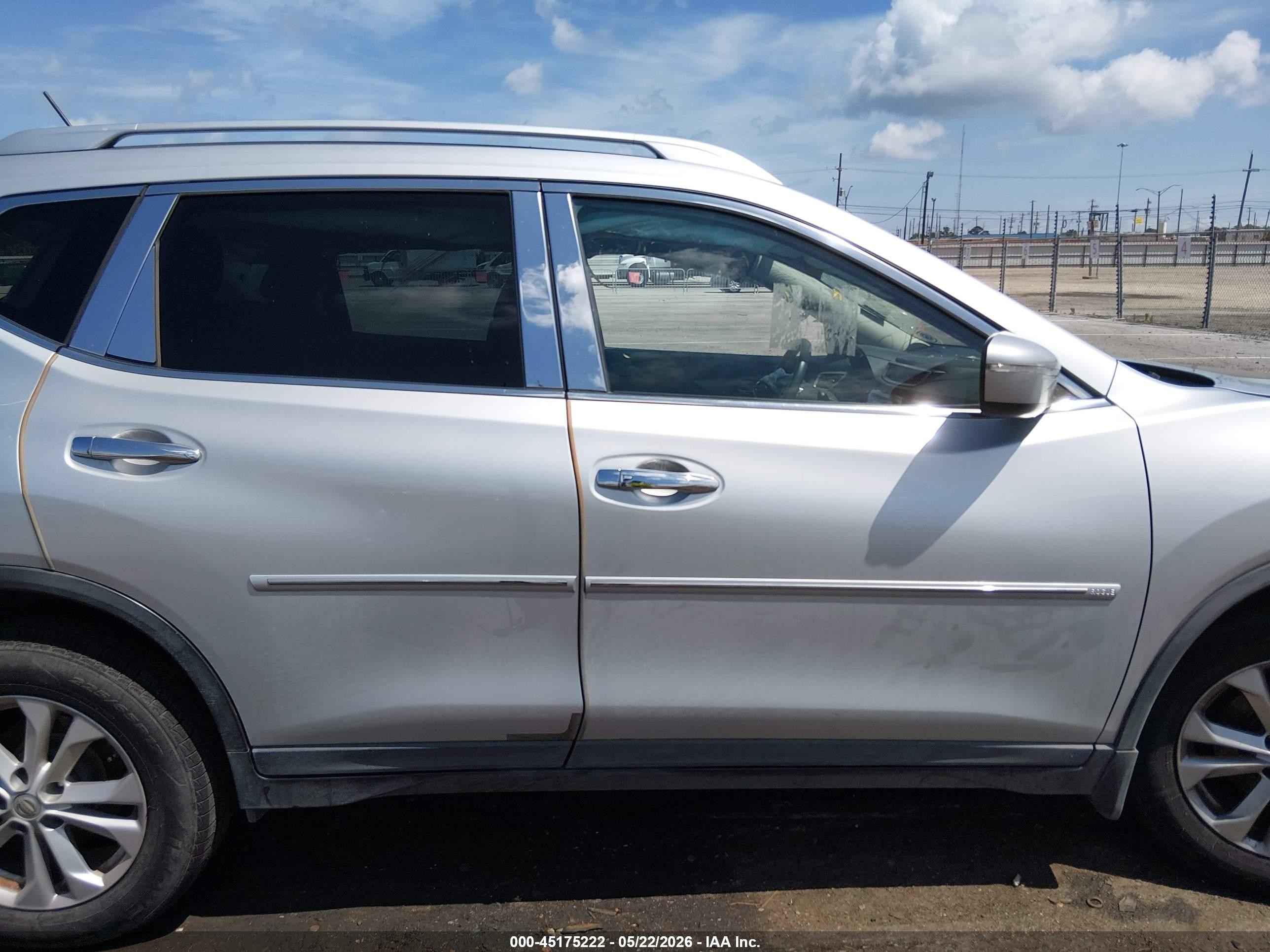2015 Nissan Rogue Sv Silver vin: KNMAT2MV0FP560694